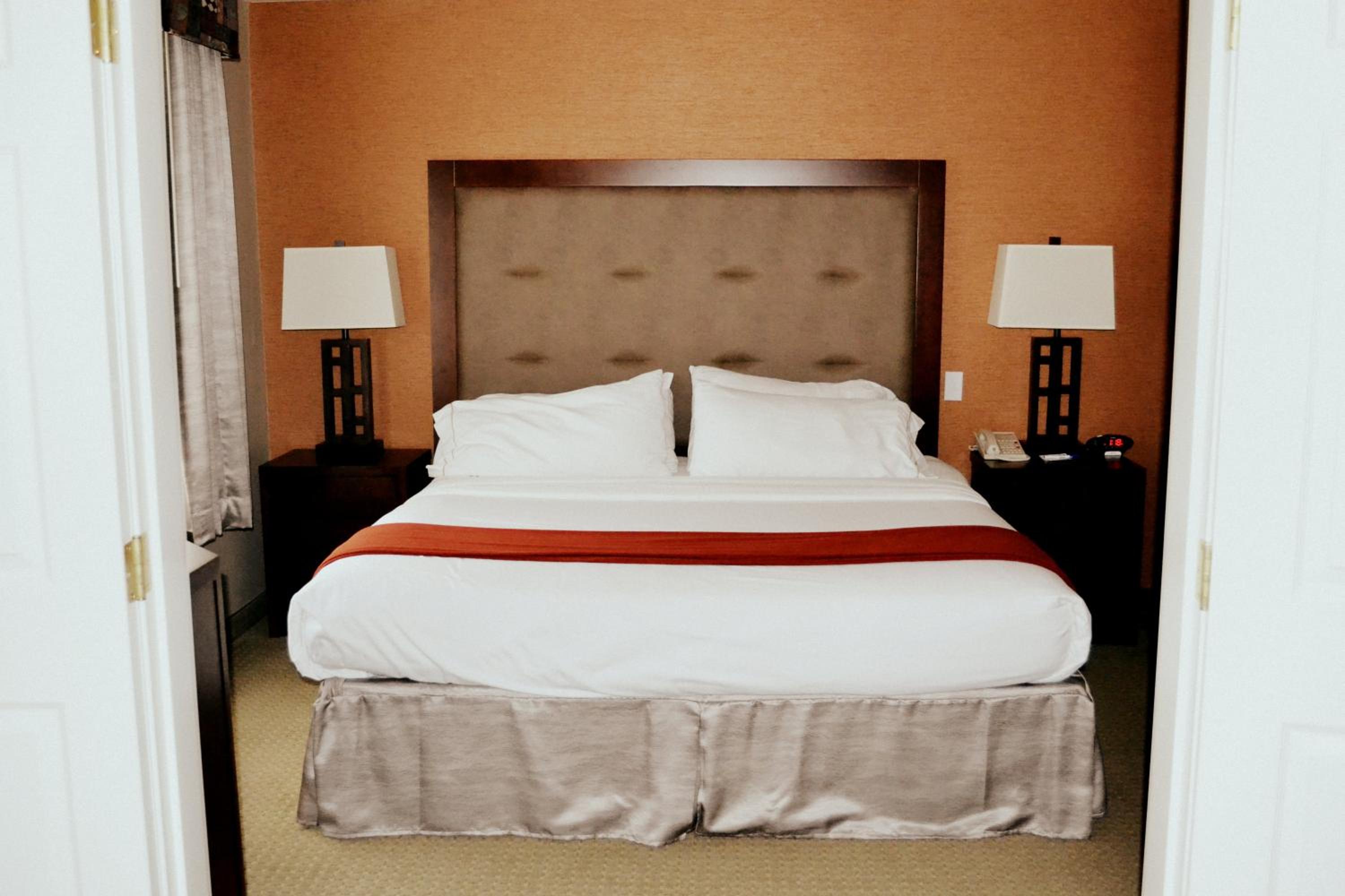 One-Bedroom King Suite - Photo 2