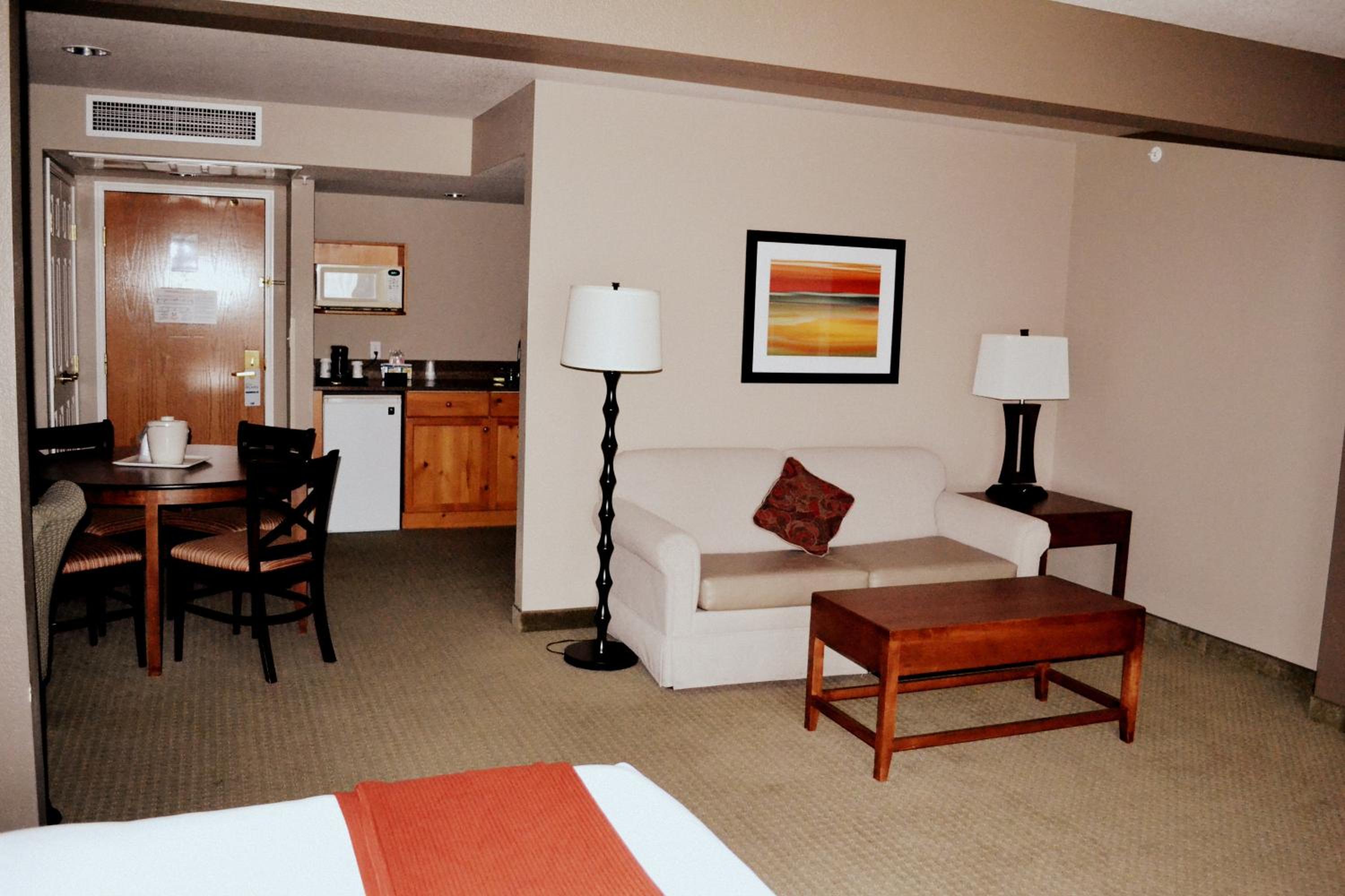 King Suite - Photo 3