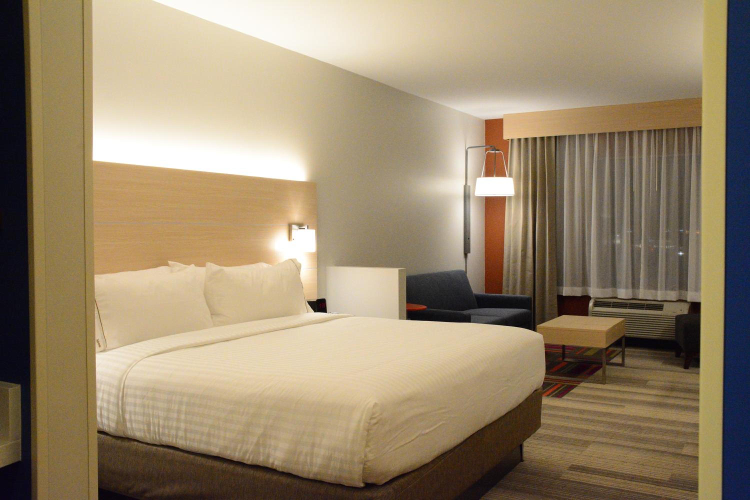 Suite - Mobility Access/Hearing Accessible photo 3