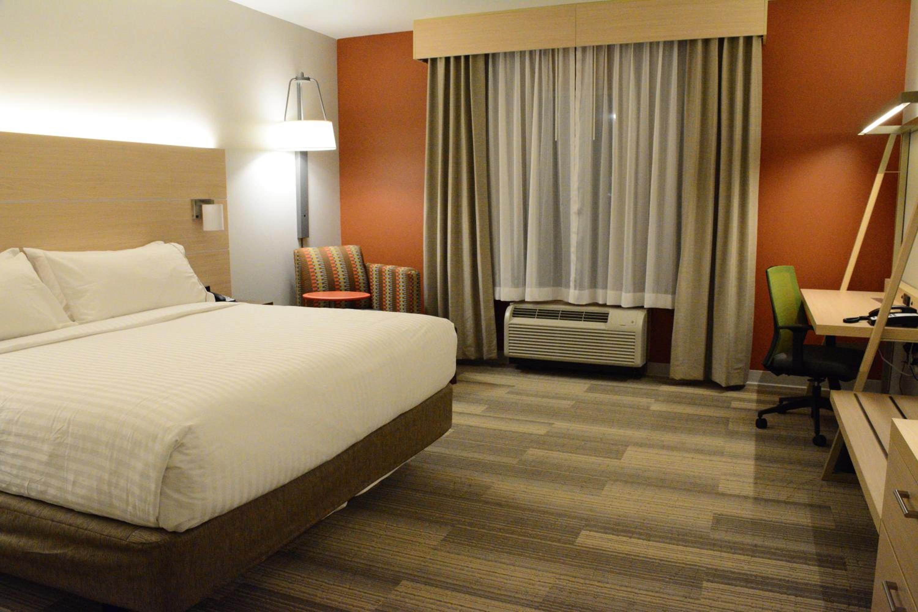 Standard King Room photo 1