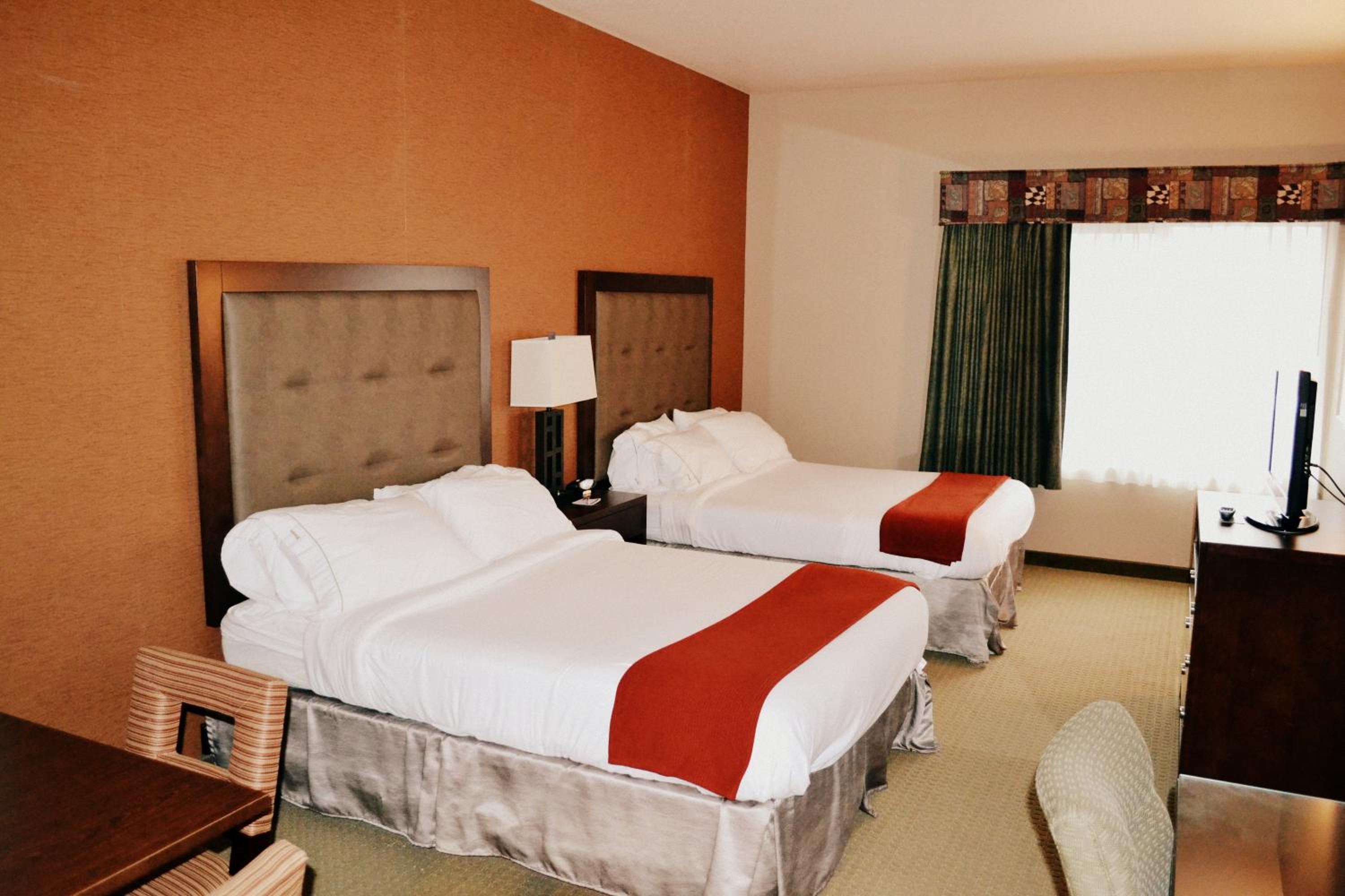 Standard Queen Room with Two Queen Beds - Photo 1