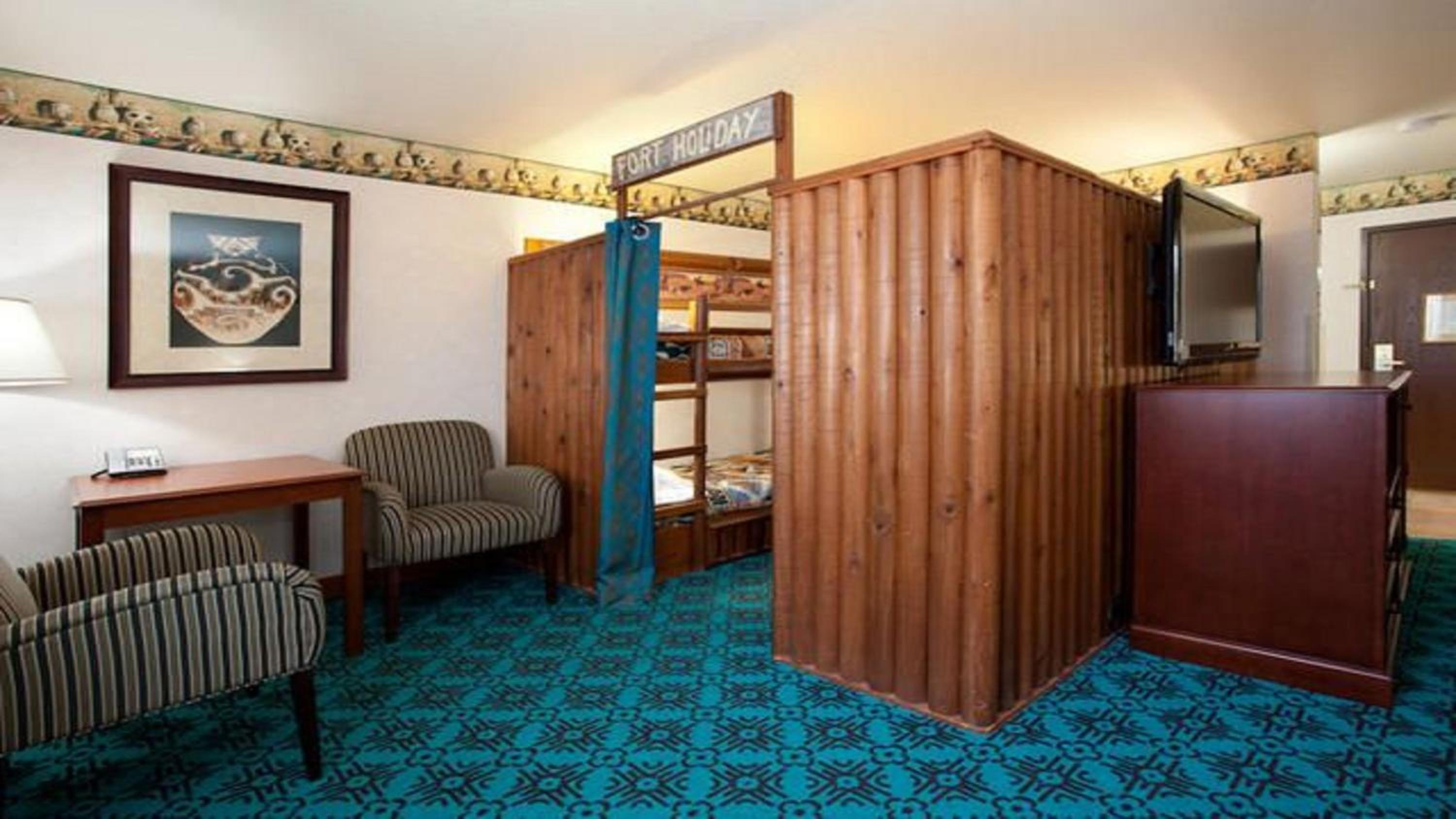 Suite with One King and Two Bunk Beds - Photo 2