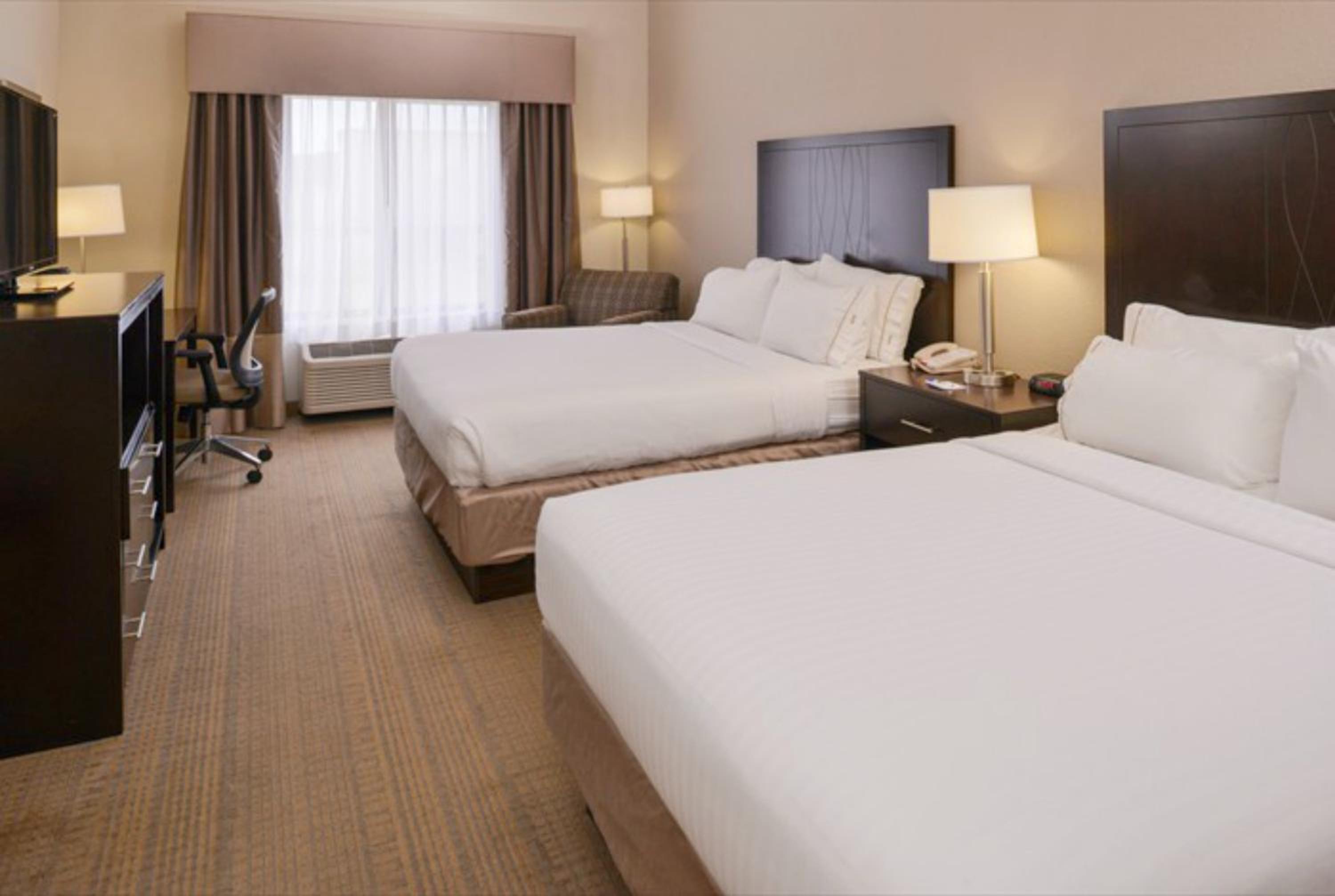 Queen Room with Two Queen Beds - Hearing Accessible with Roll-In Shower