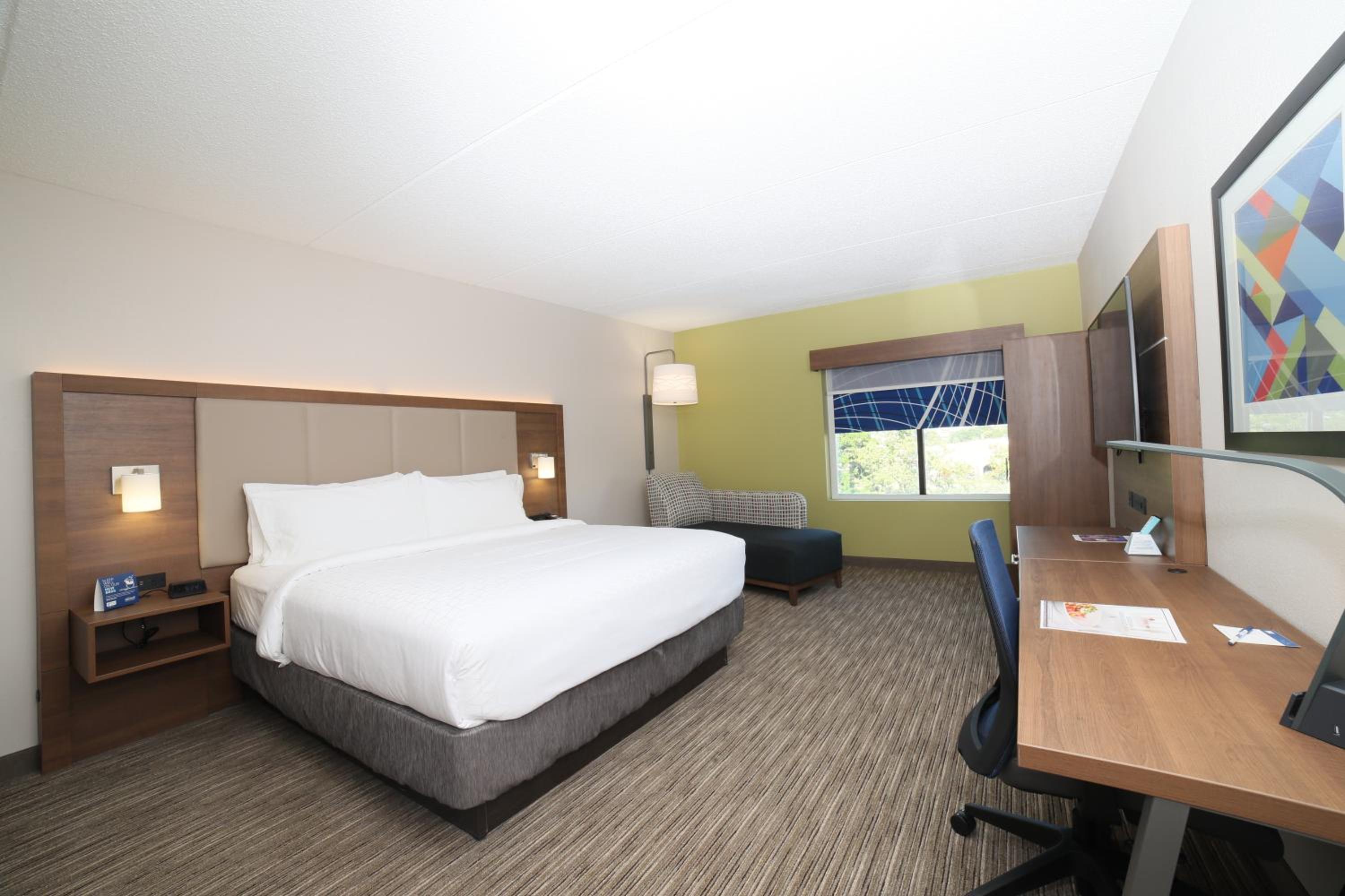 Standard King Room photo 3