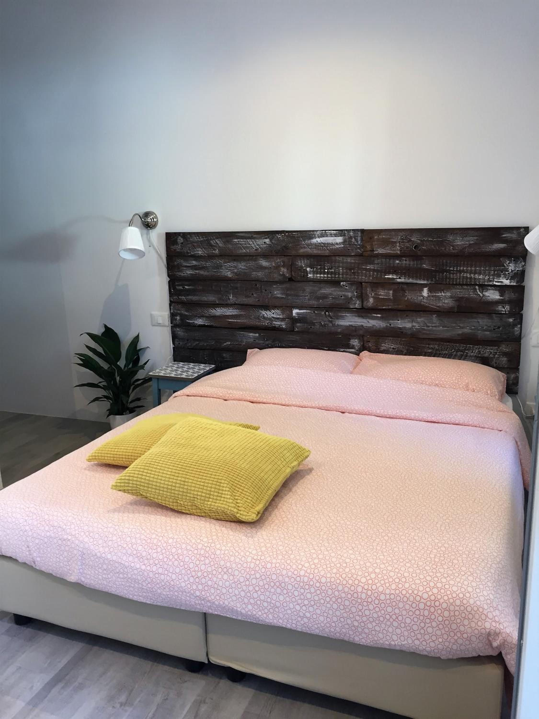 Triple Room with Private Bathroom - Photo 9