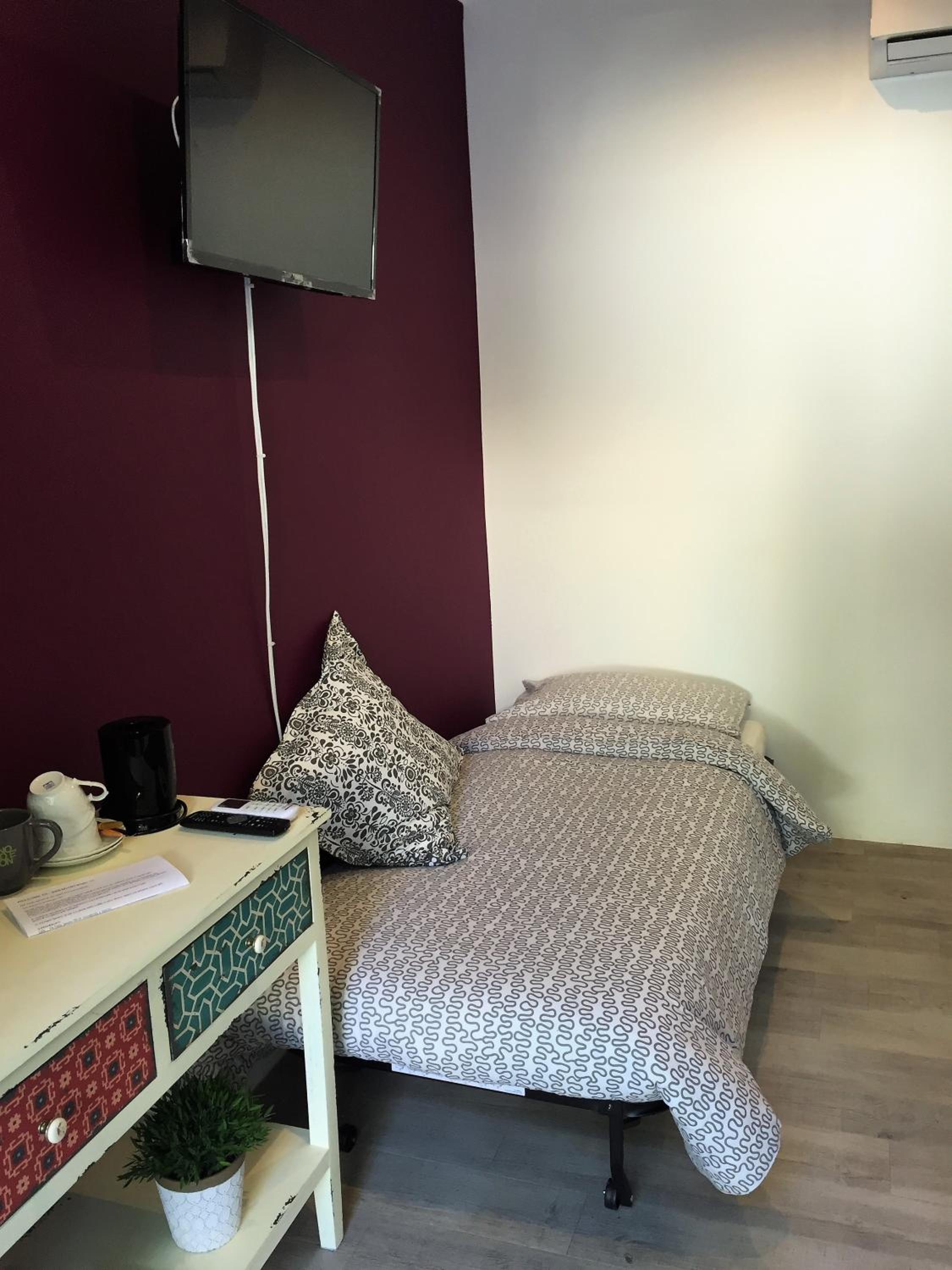 Triple Room with Private Bathroom - Photo 1