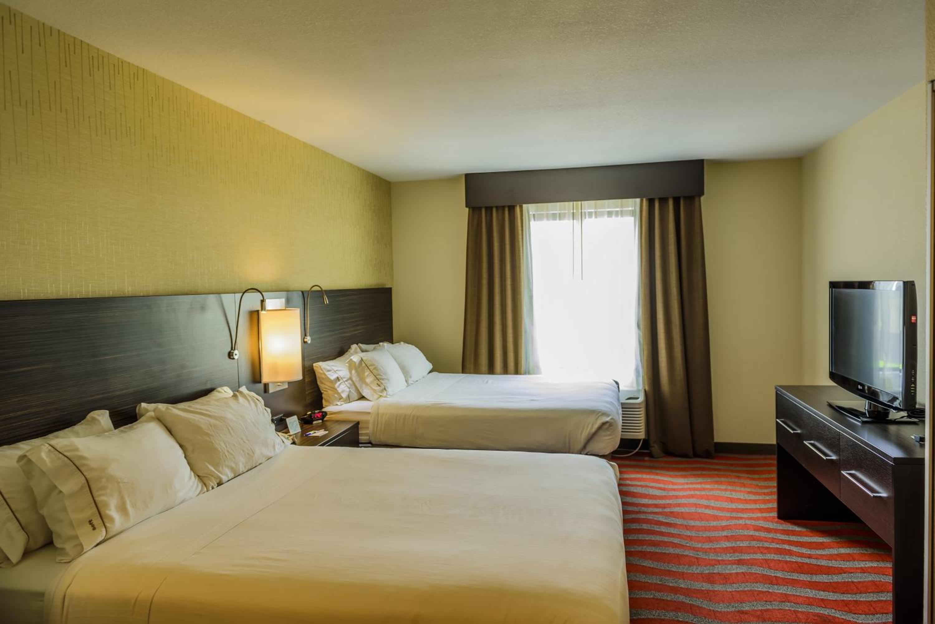Double Suite with Two Double Beds and Microwave/Minifridge - Photo 1