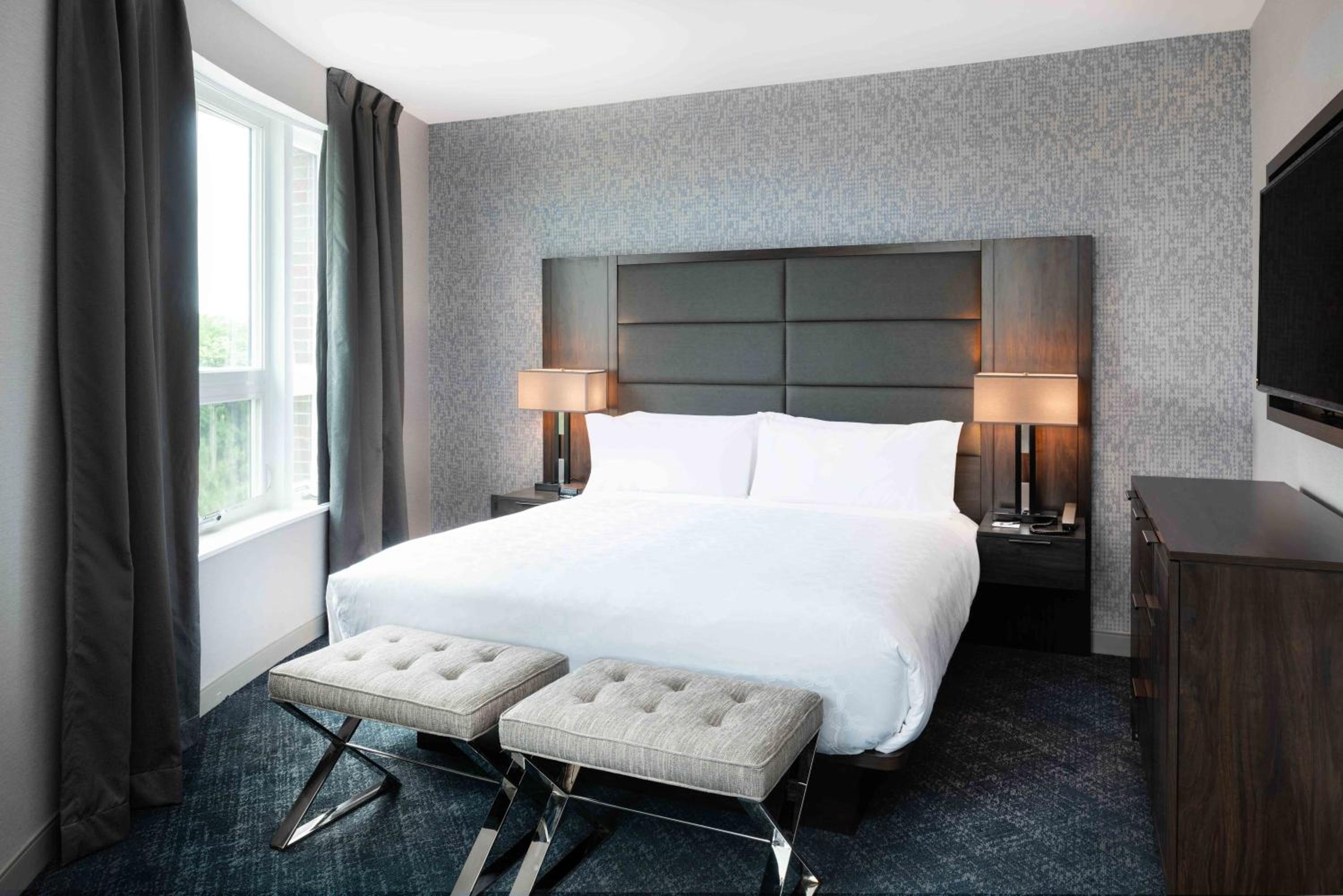 King Suite with Sofa Bed - Photo 4