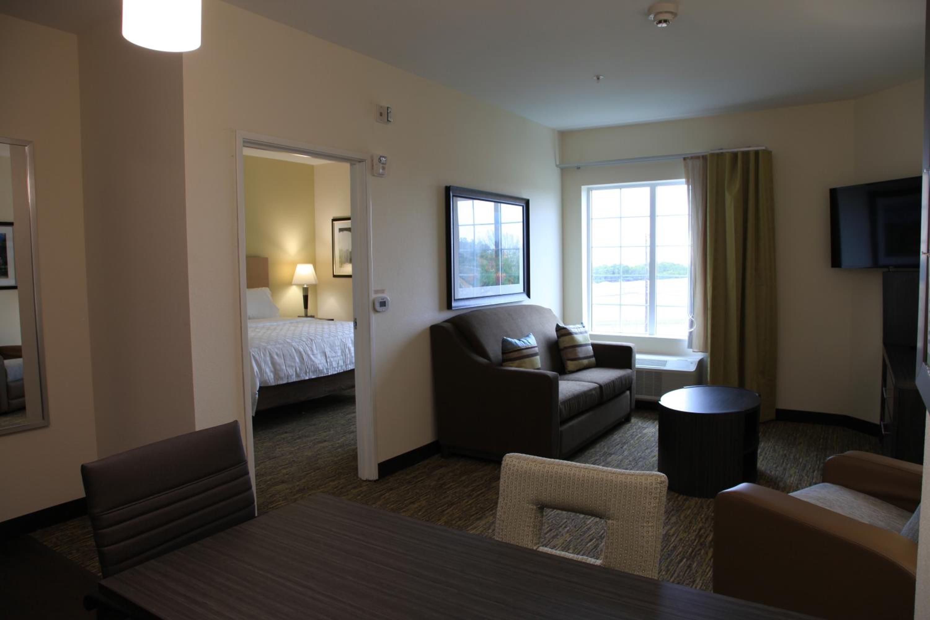 Studio Suite with Two Queen Beds and Mobility Accessible Tub thumbnail 5