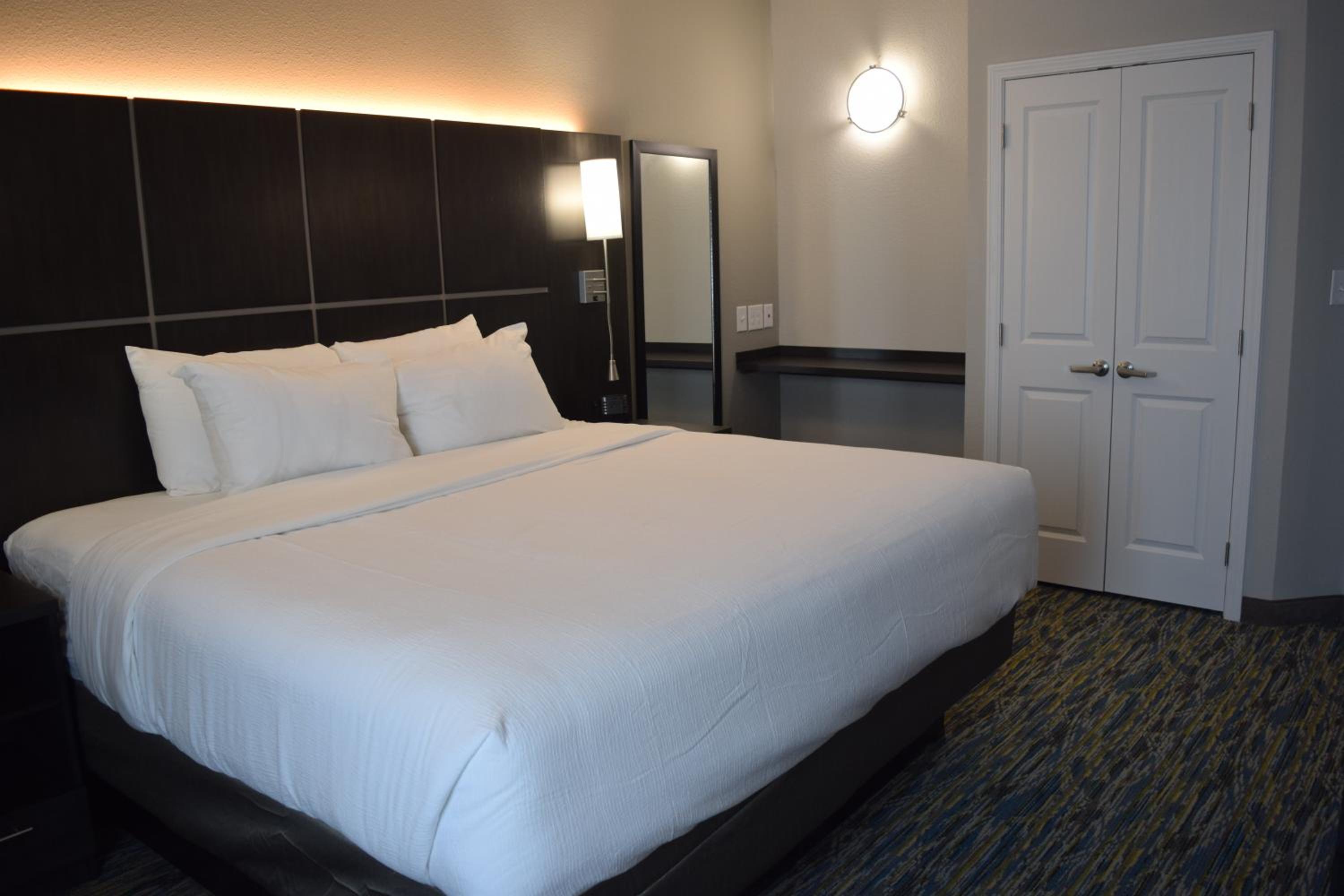 King Room - Mobility Access Tran Shower /Non-Smoking