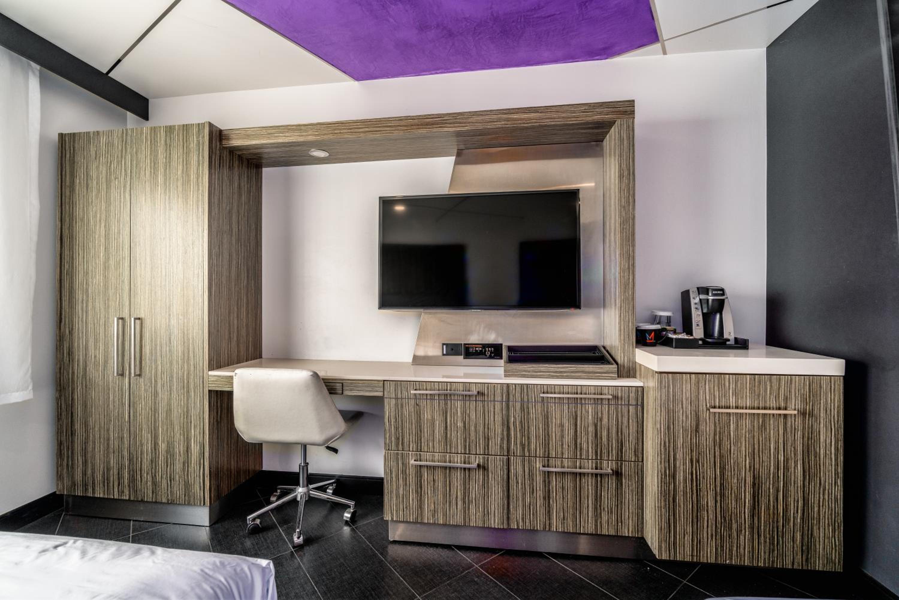 King Room thumbnail 6