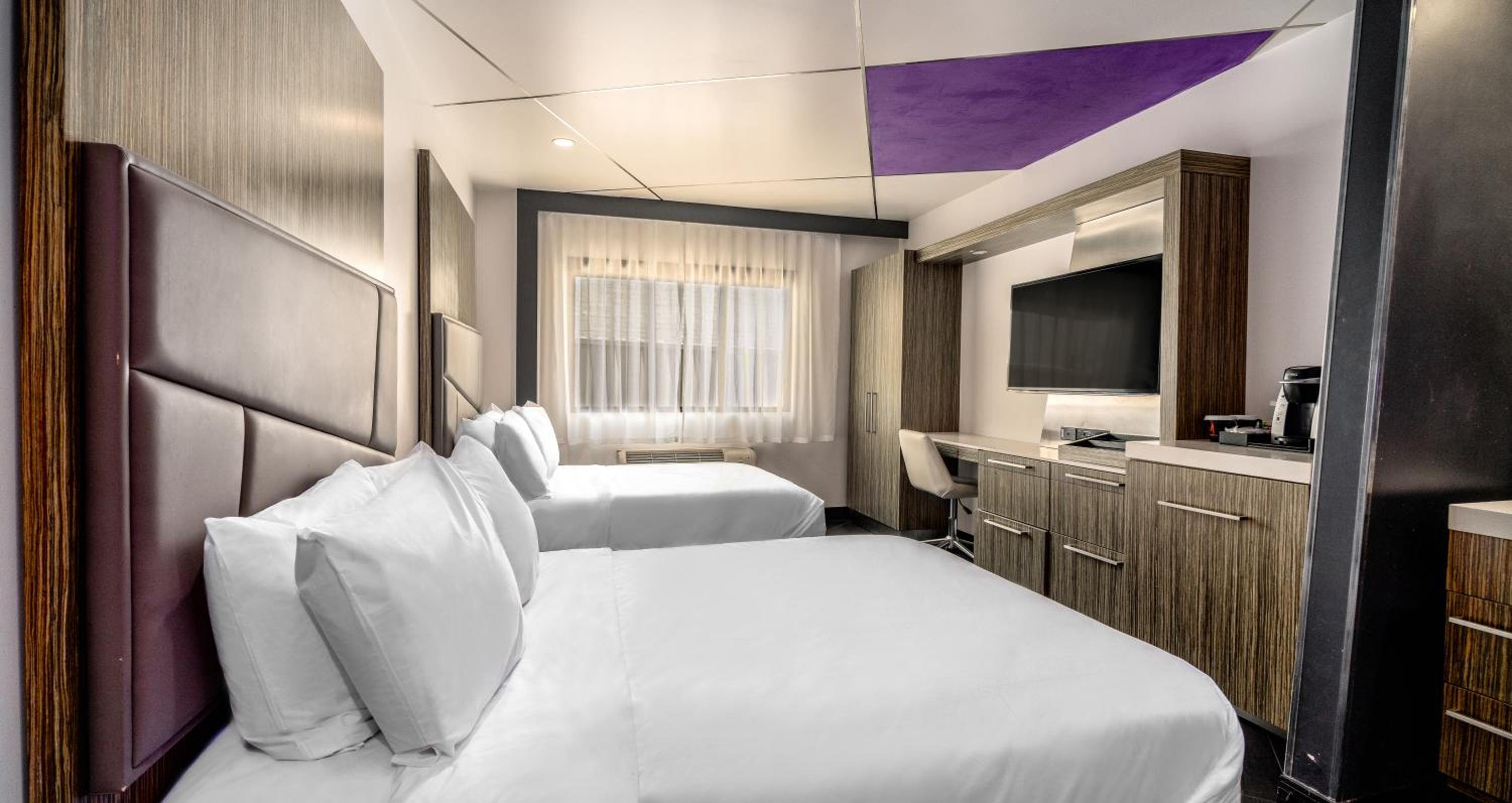 Double Room with Two Double Beds thumbnail 6