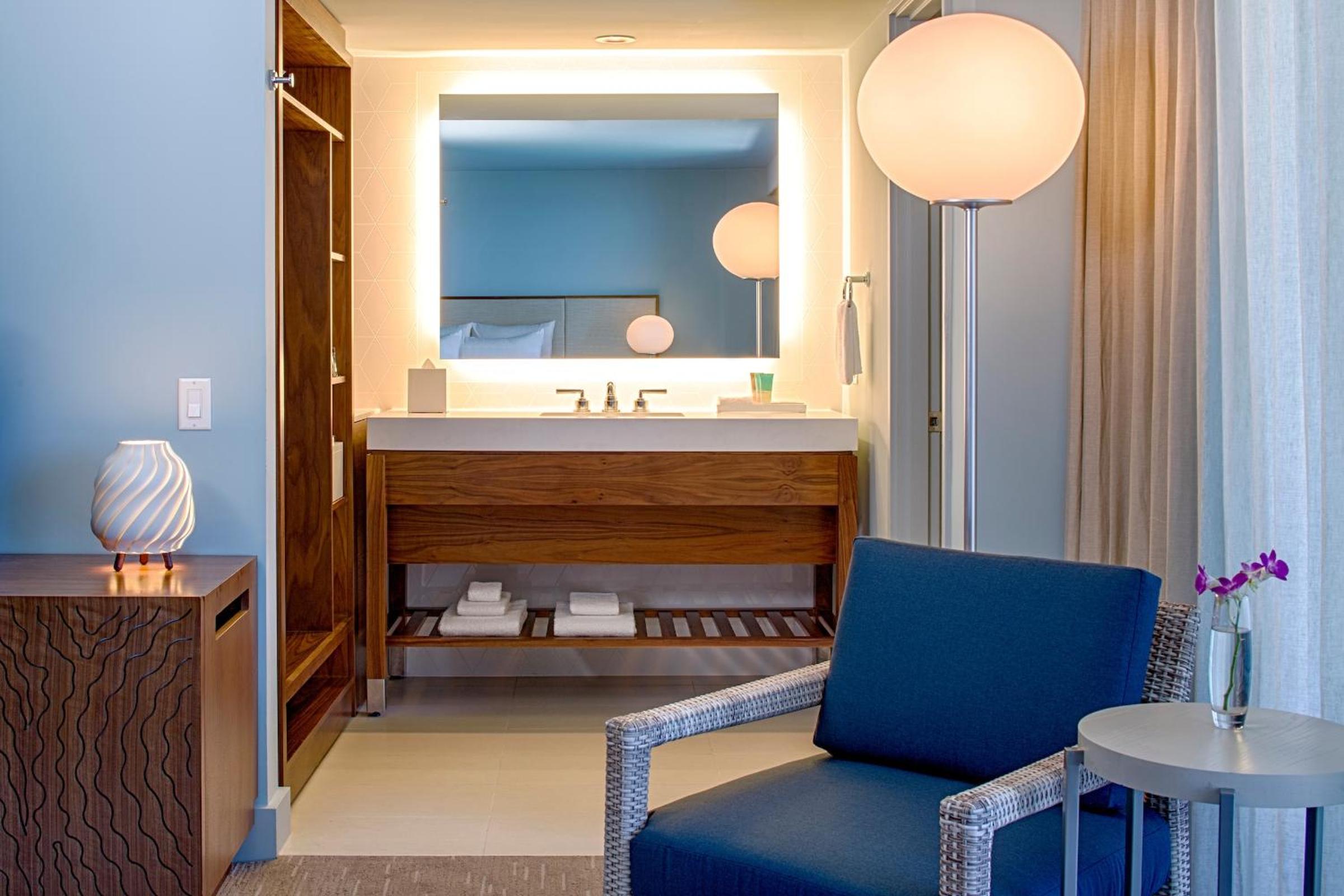 King Room with City View - Photo 5