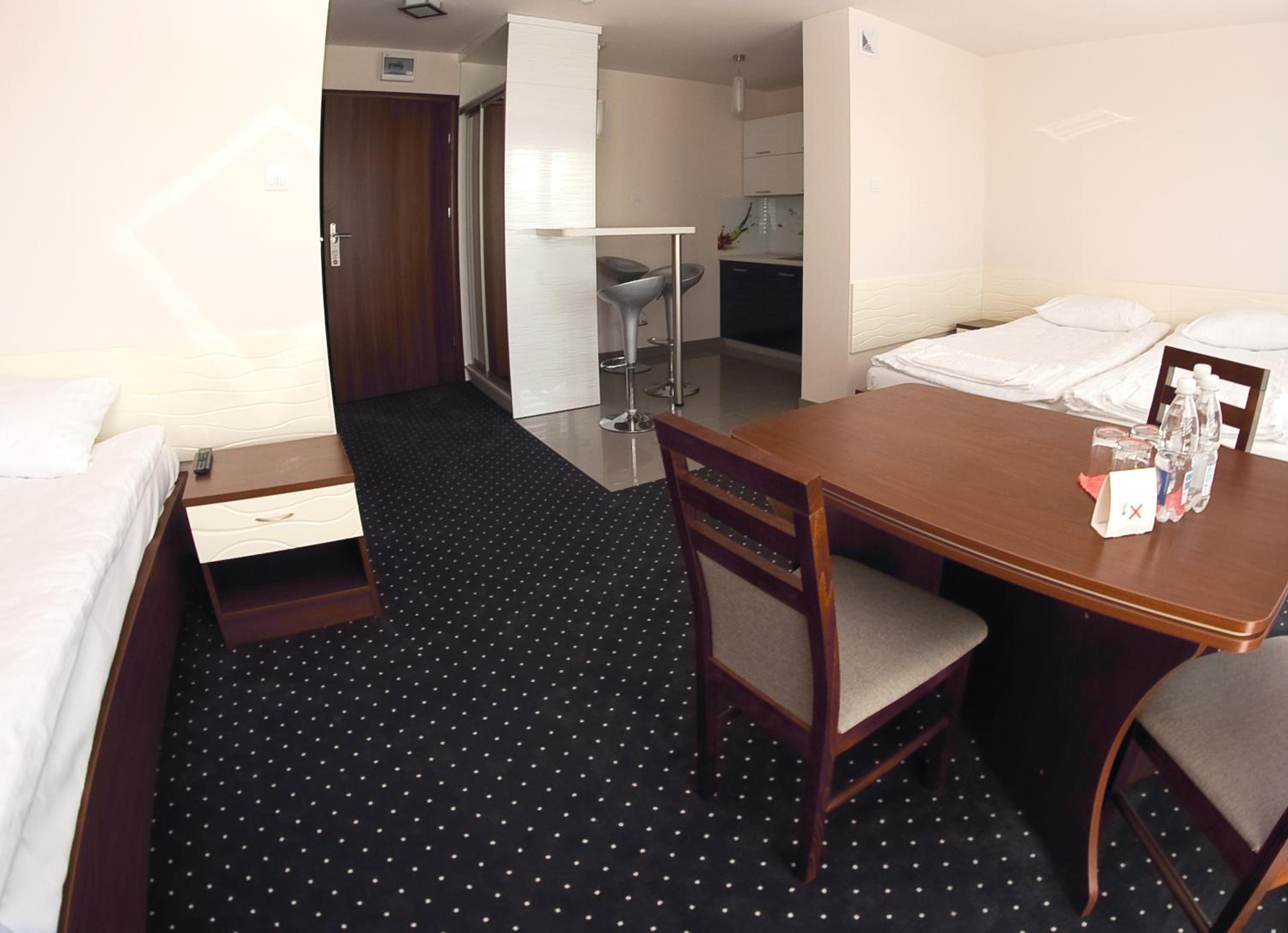 Triple Room with Kitchenette - Photo 1