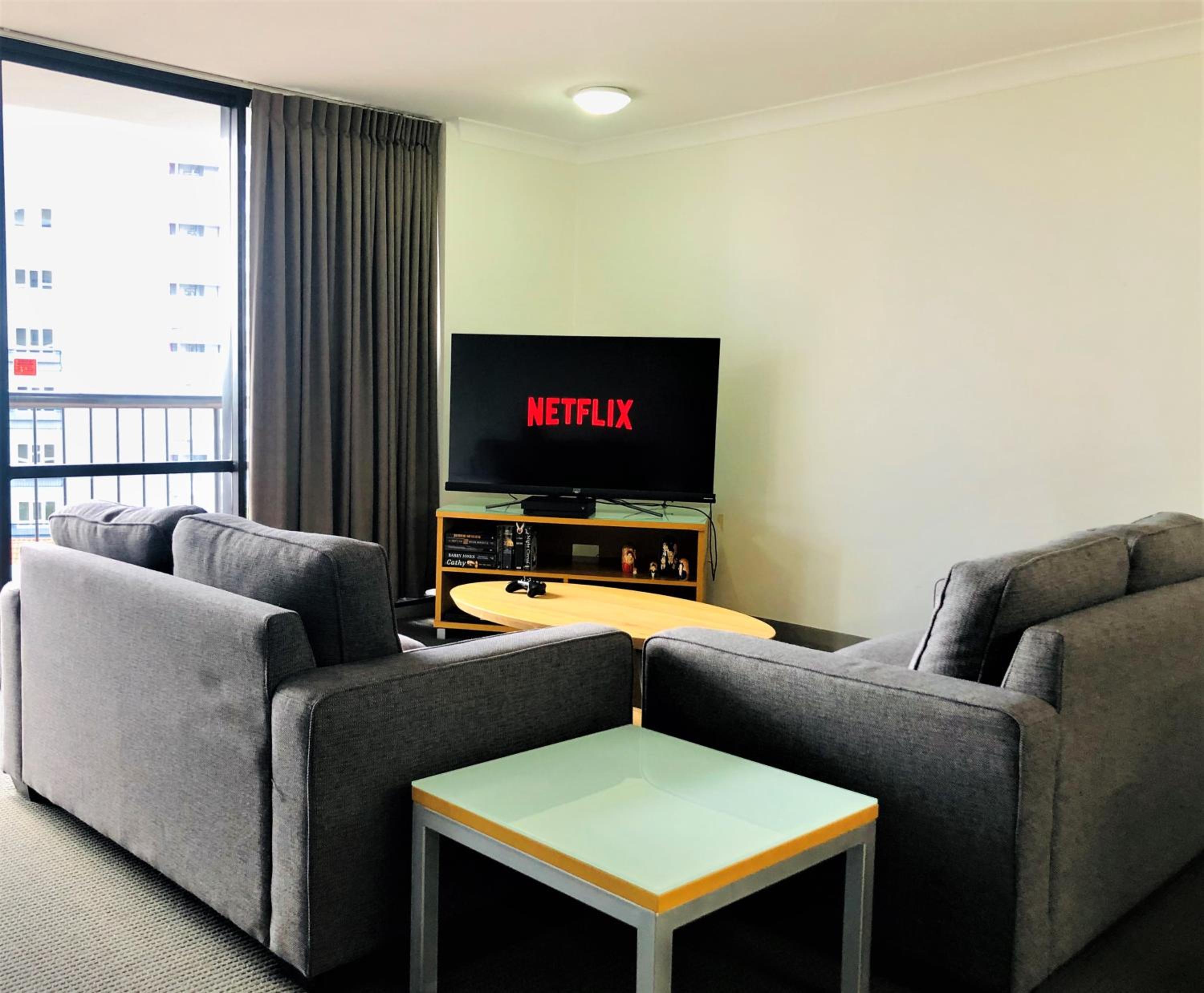 One-Bedroom Apartment - Photo 2