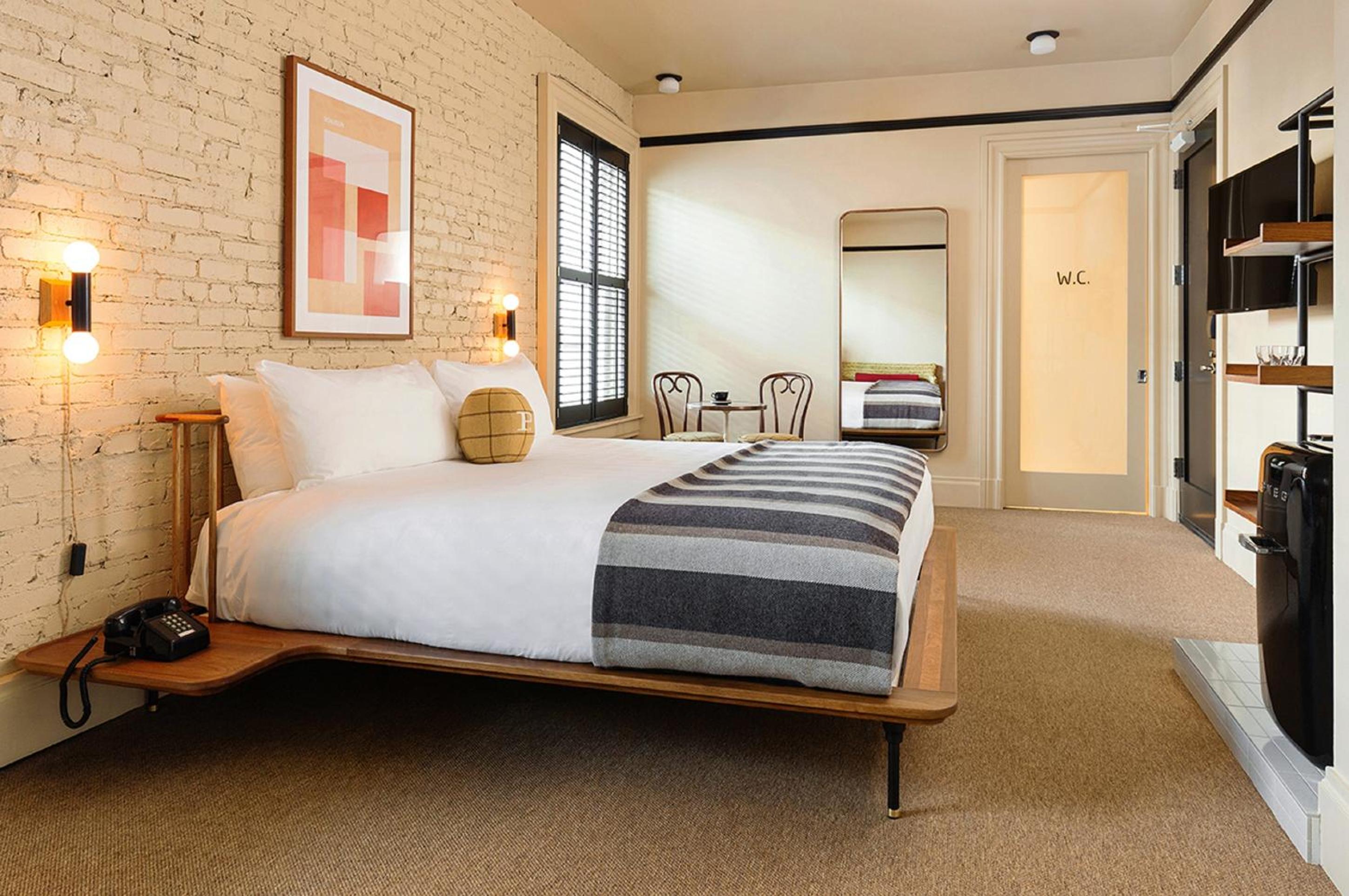 King Suite - Photo 2