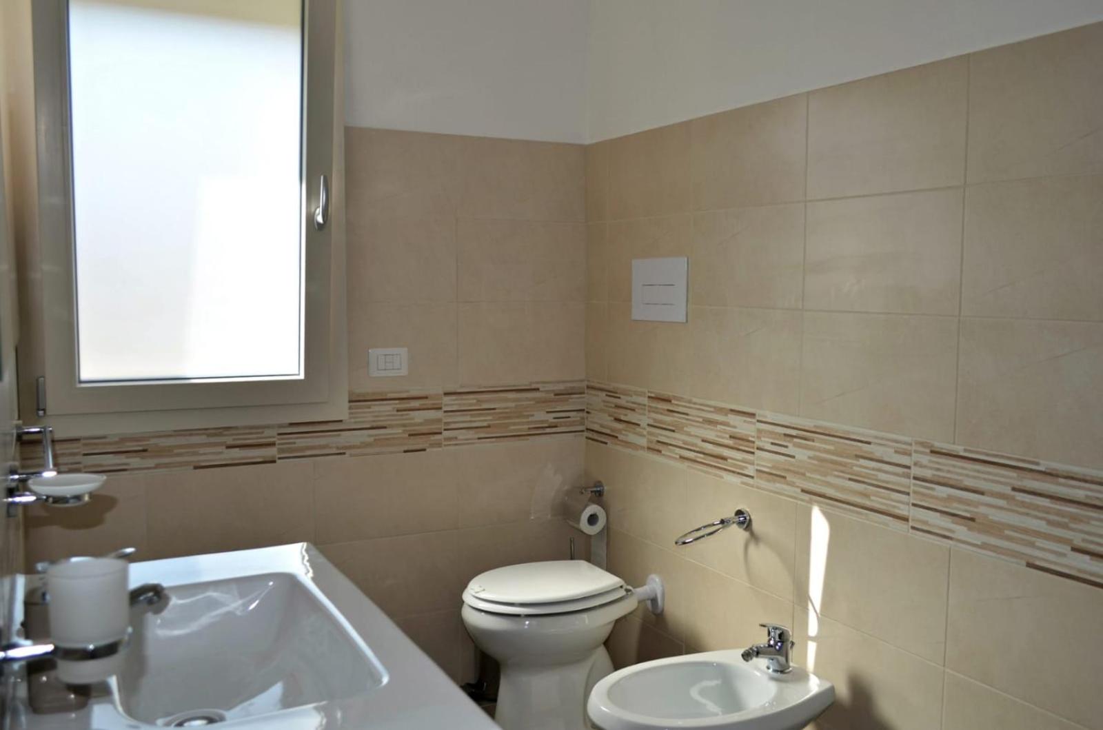 Family Room with Private Bathroom - Photo 9