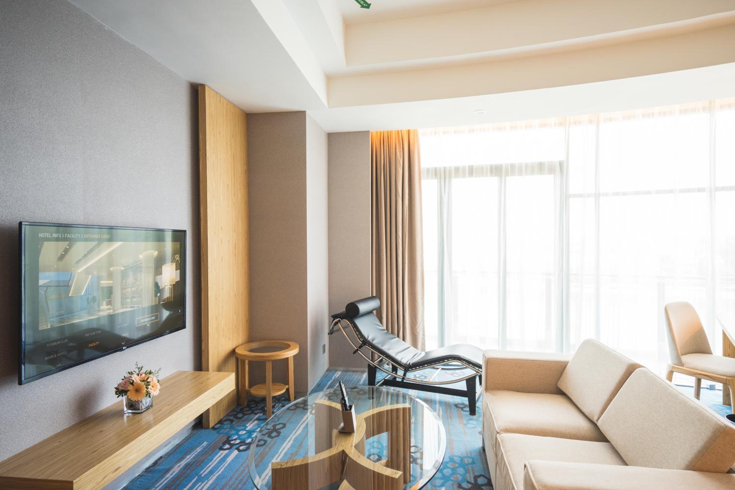 Executive Suite photo 2
