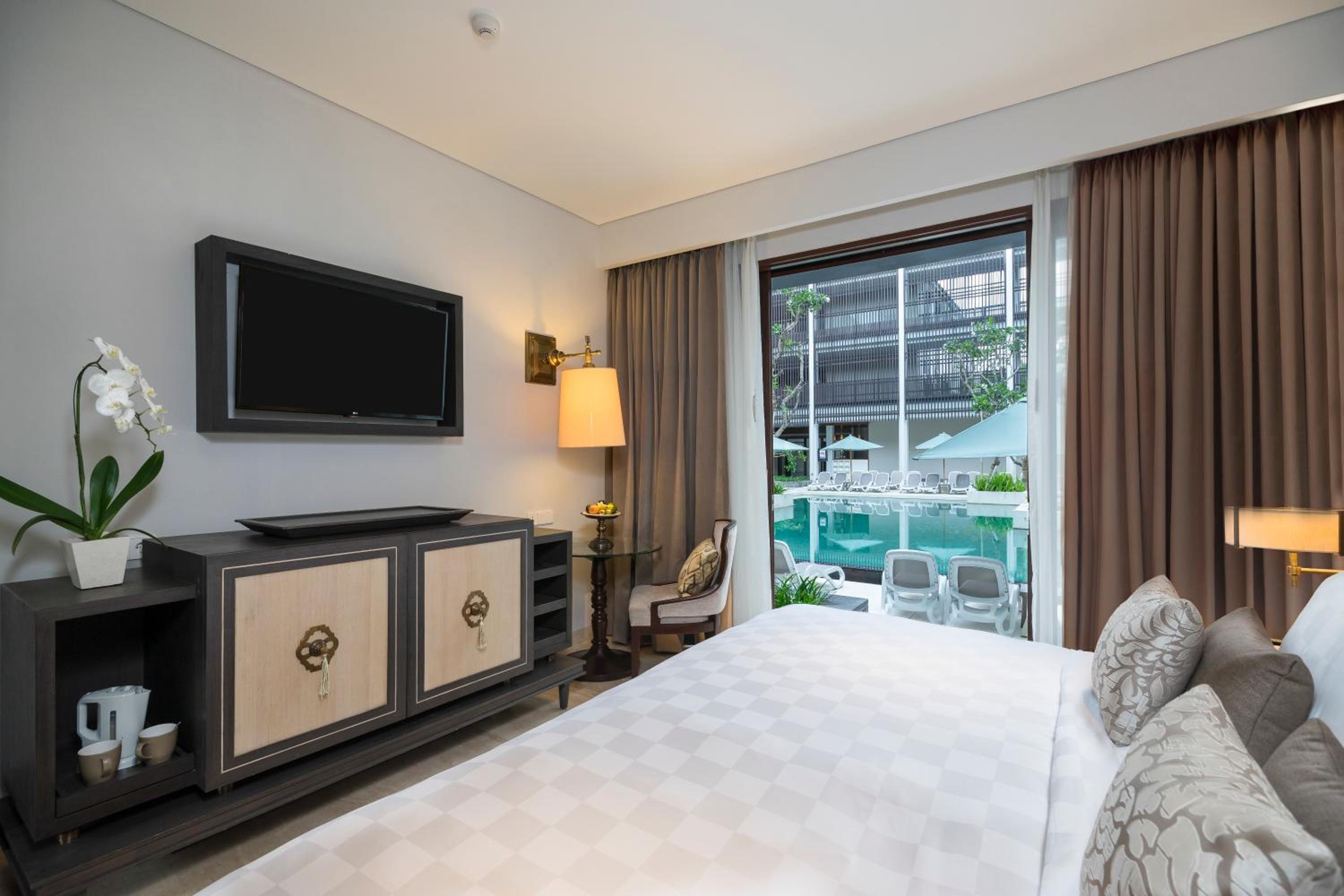 Deluxe Room With Pool Access