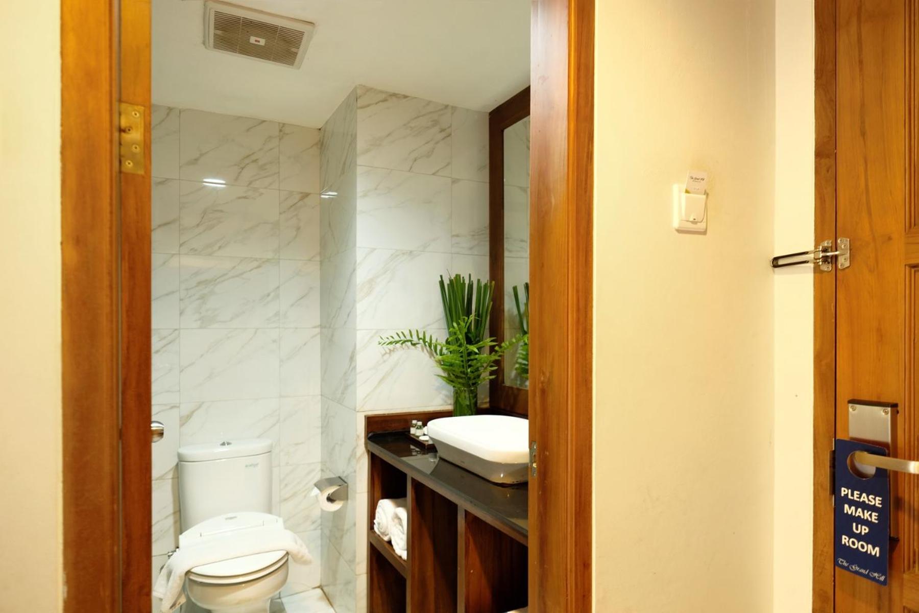 Deluxe Twin Room with City View - with Balcony - Photo 2