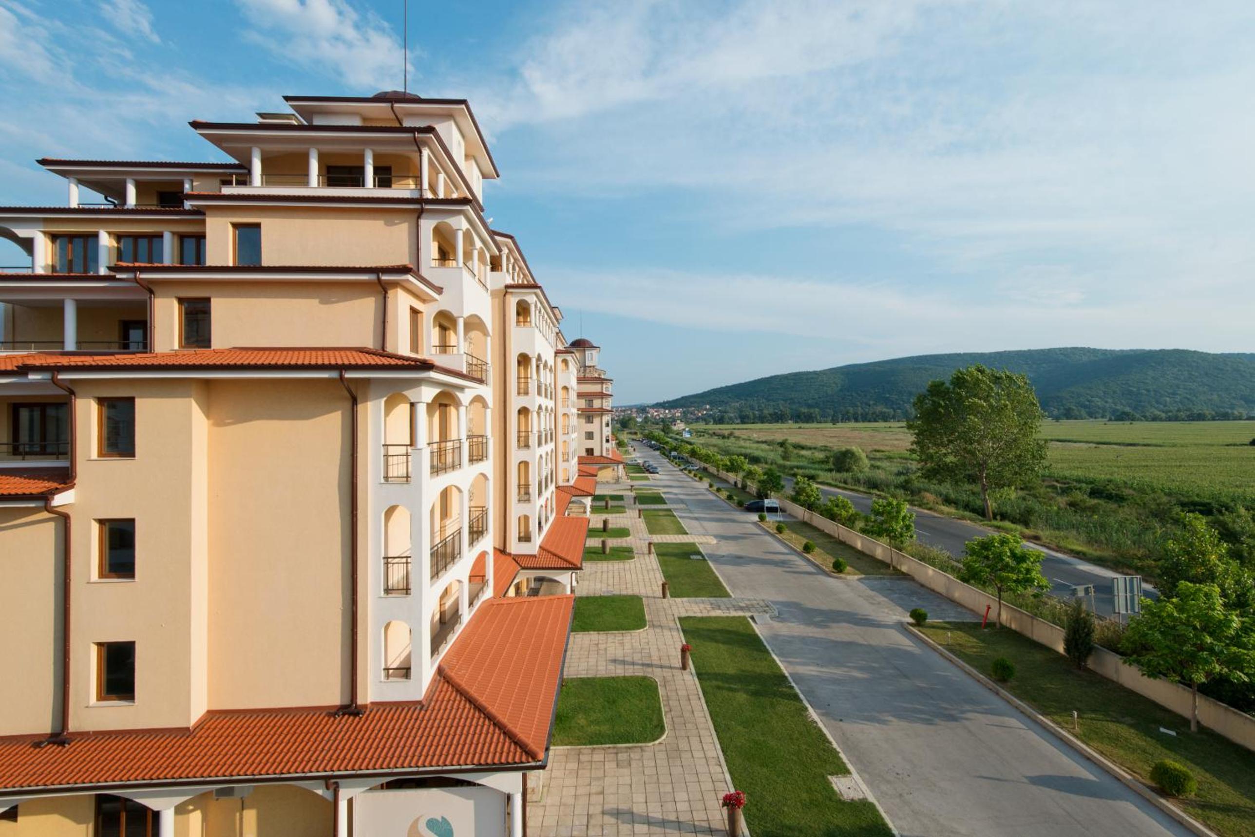 One-Bedroom Apartment with Balcony (2 Adults + 2 Children)