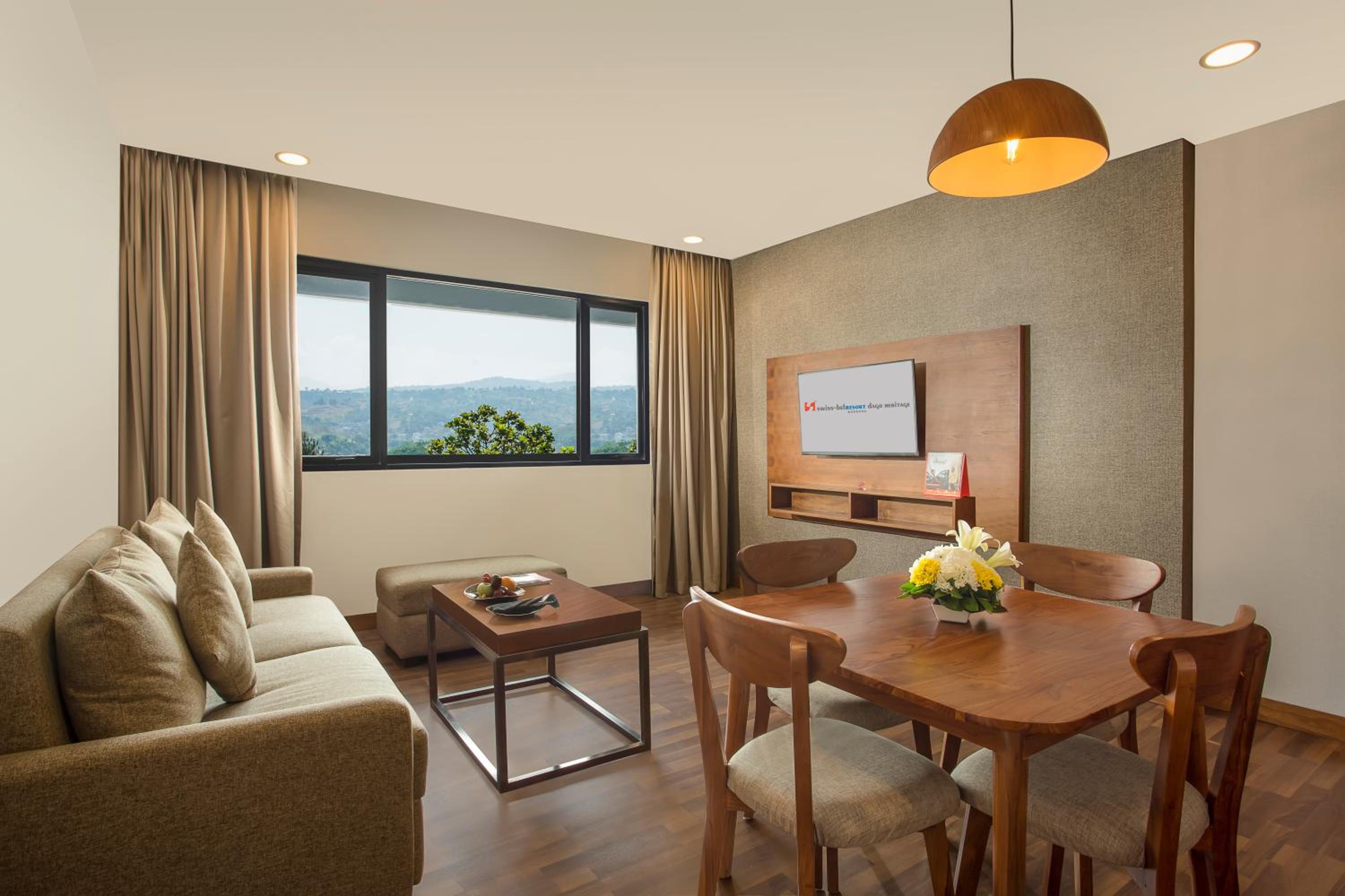 Executive Suite - Photo 3