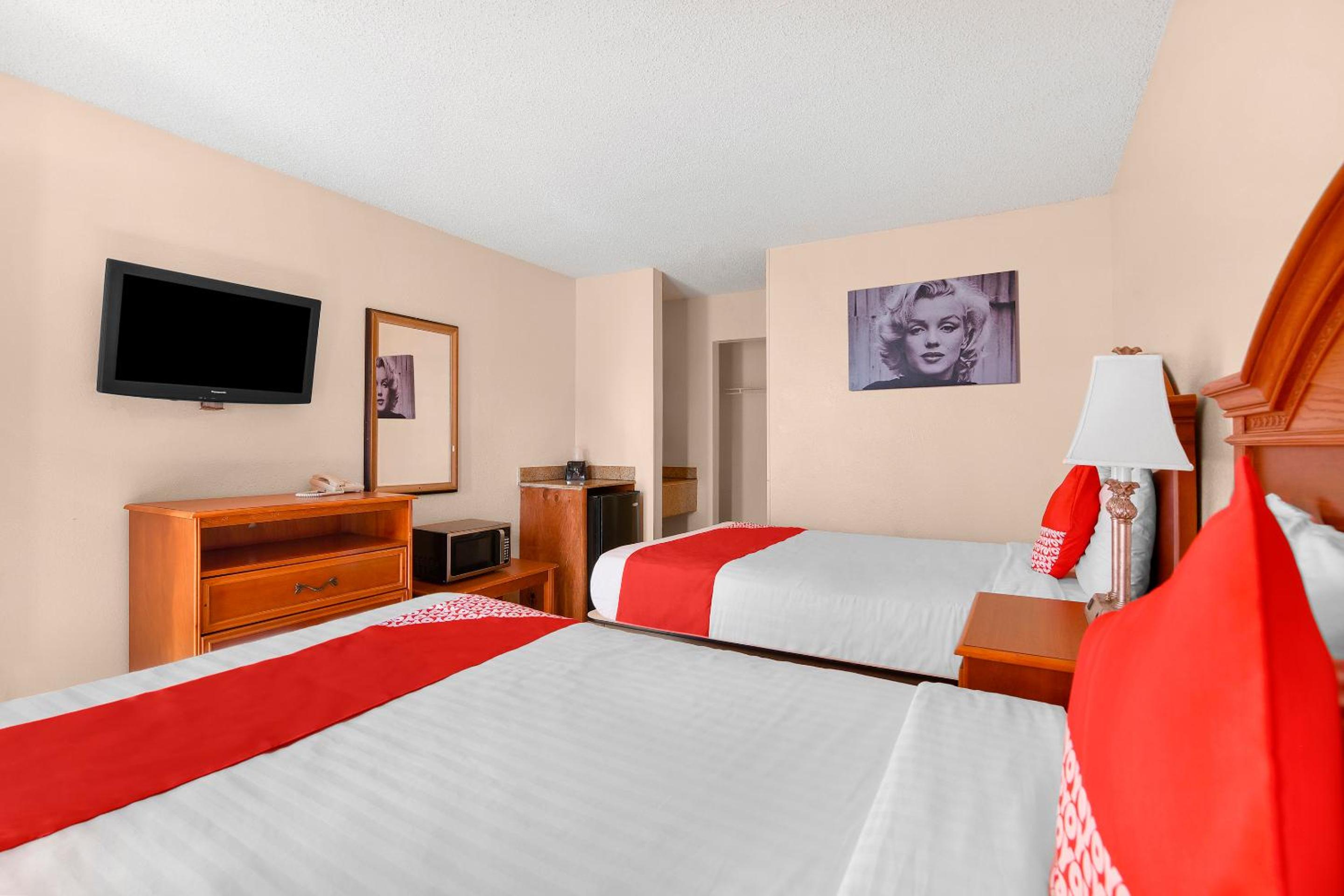 2 Full Bed - Photo 2