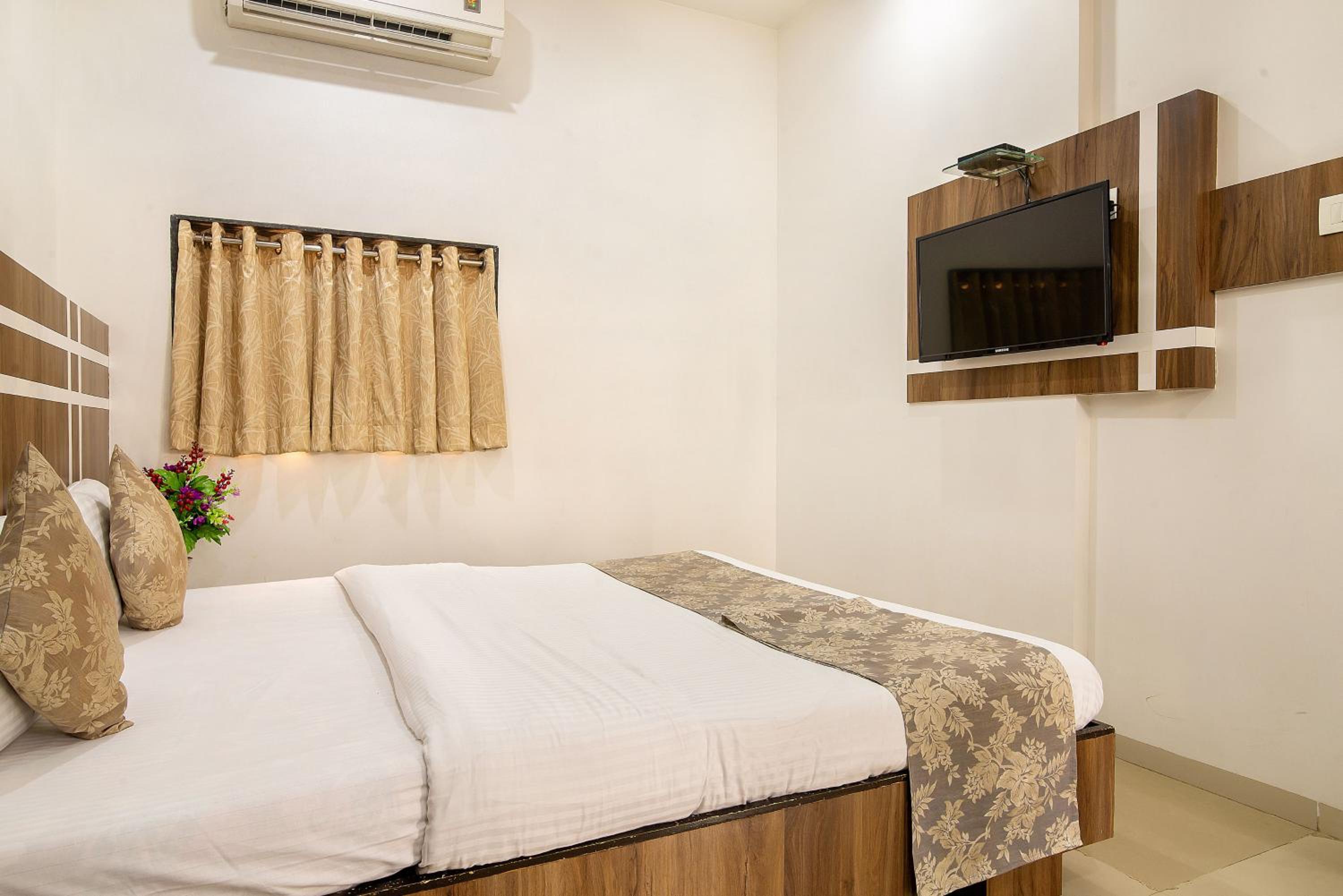 Deluxe Room - Photo 6