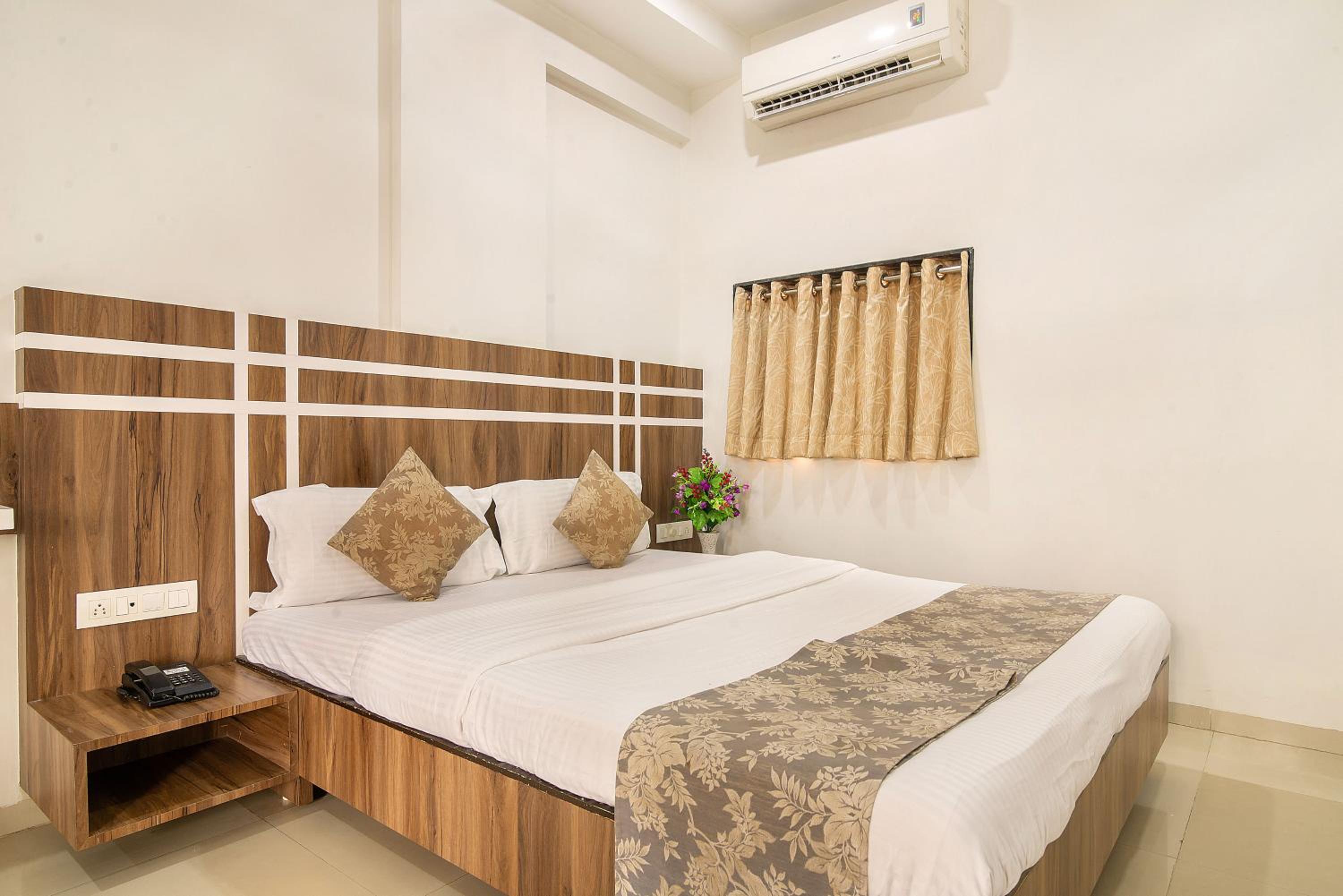Deluxe Room - Photo 7