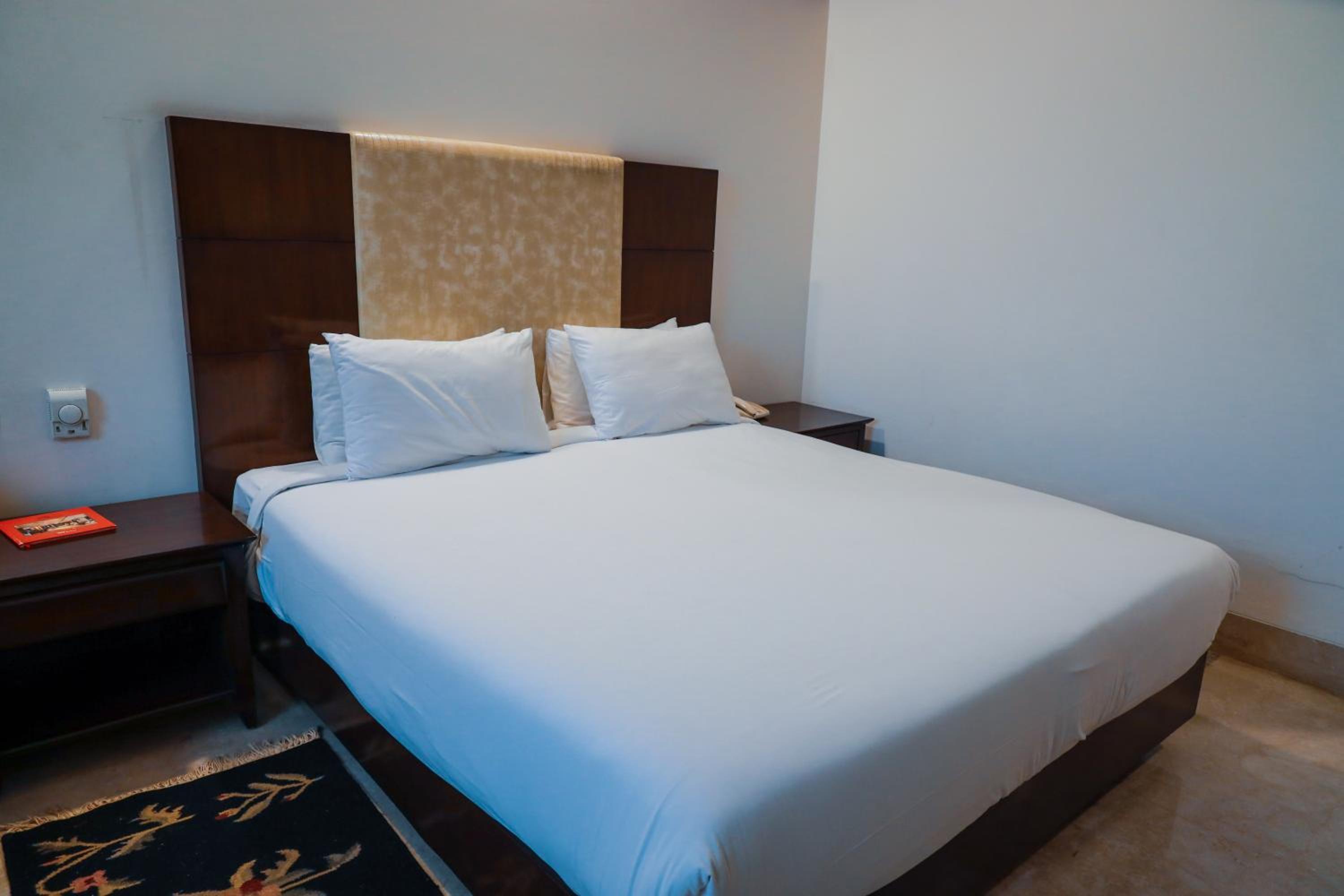 Deluxe Double Room - Photo 12