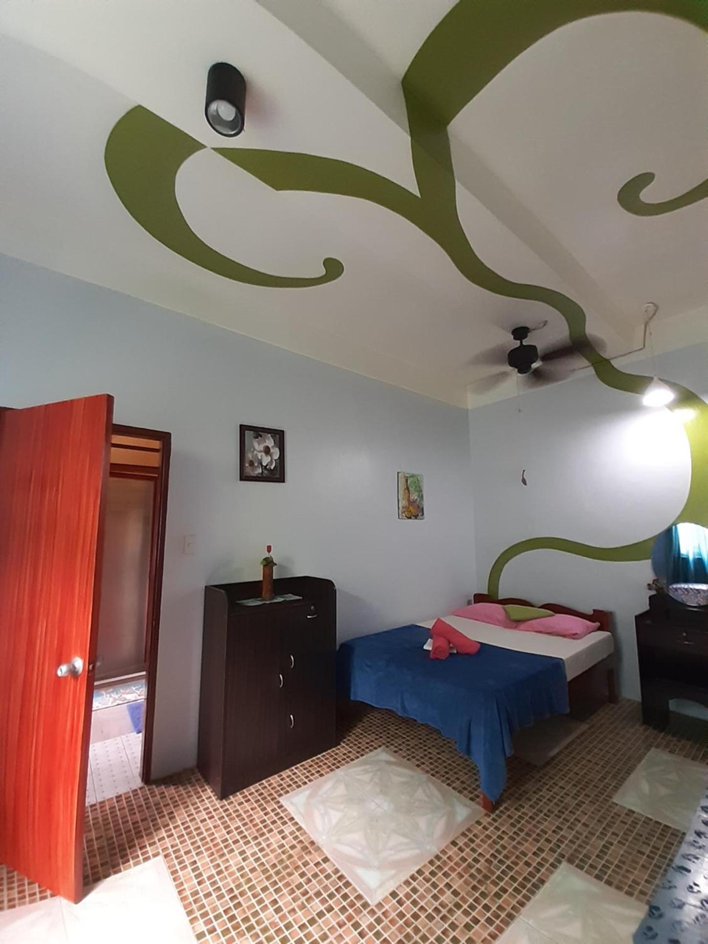 Family Room with Private Bathroom - Photo 10