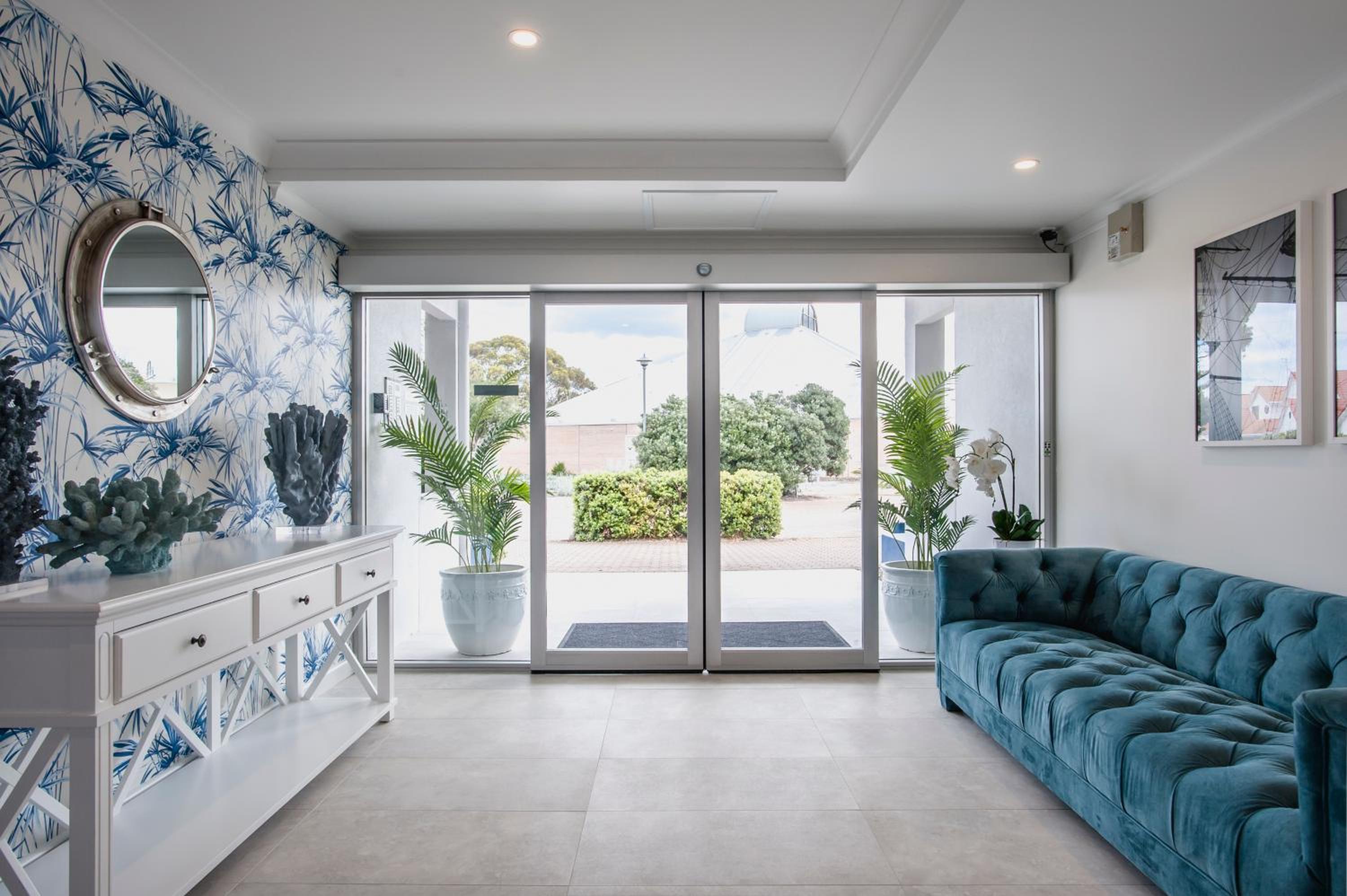 Studio Queen Suite - Photo 2
