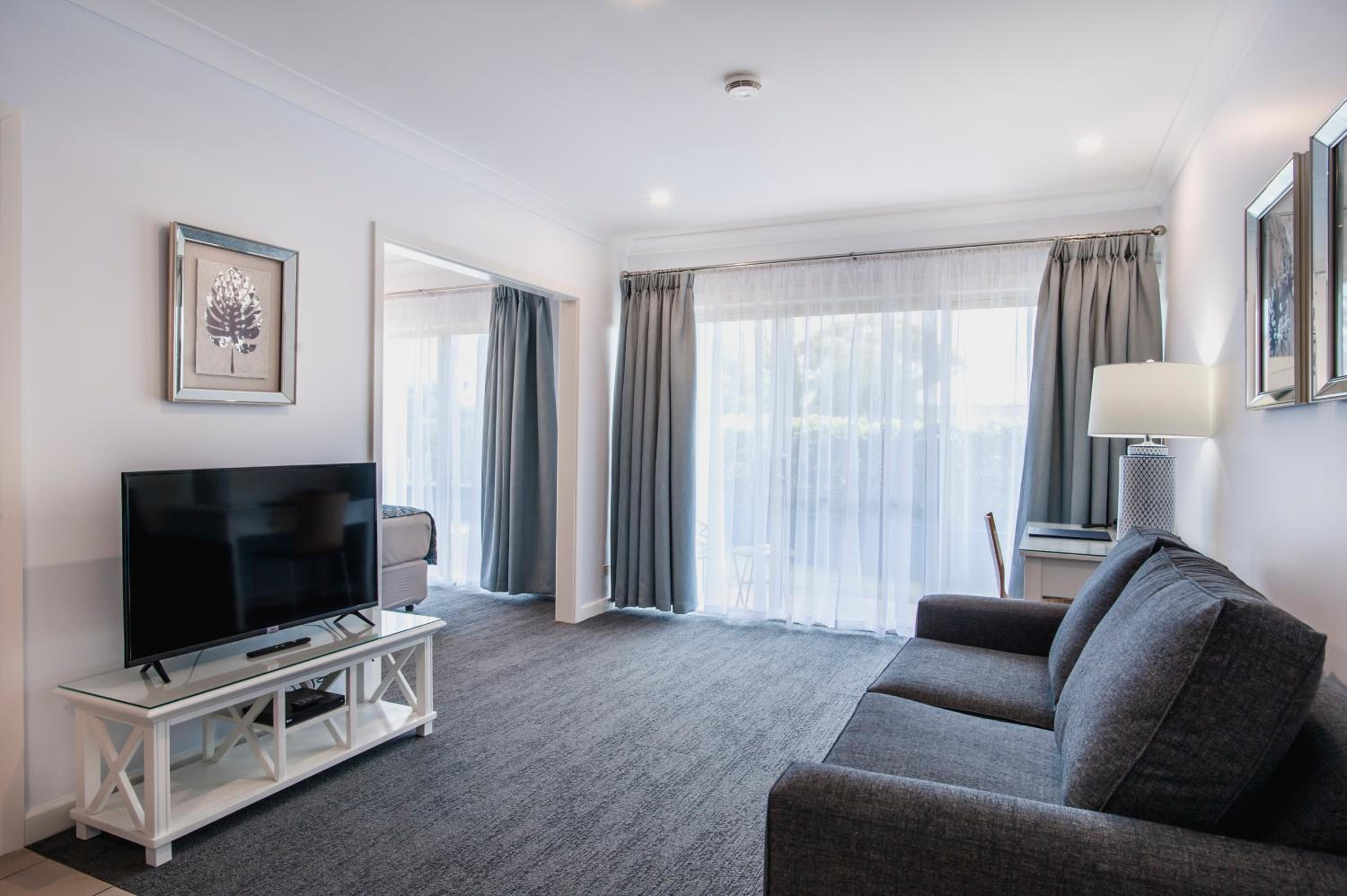 Studio Queen Suite - Photo 10