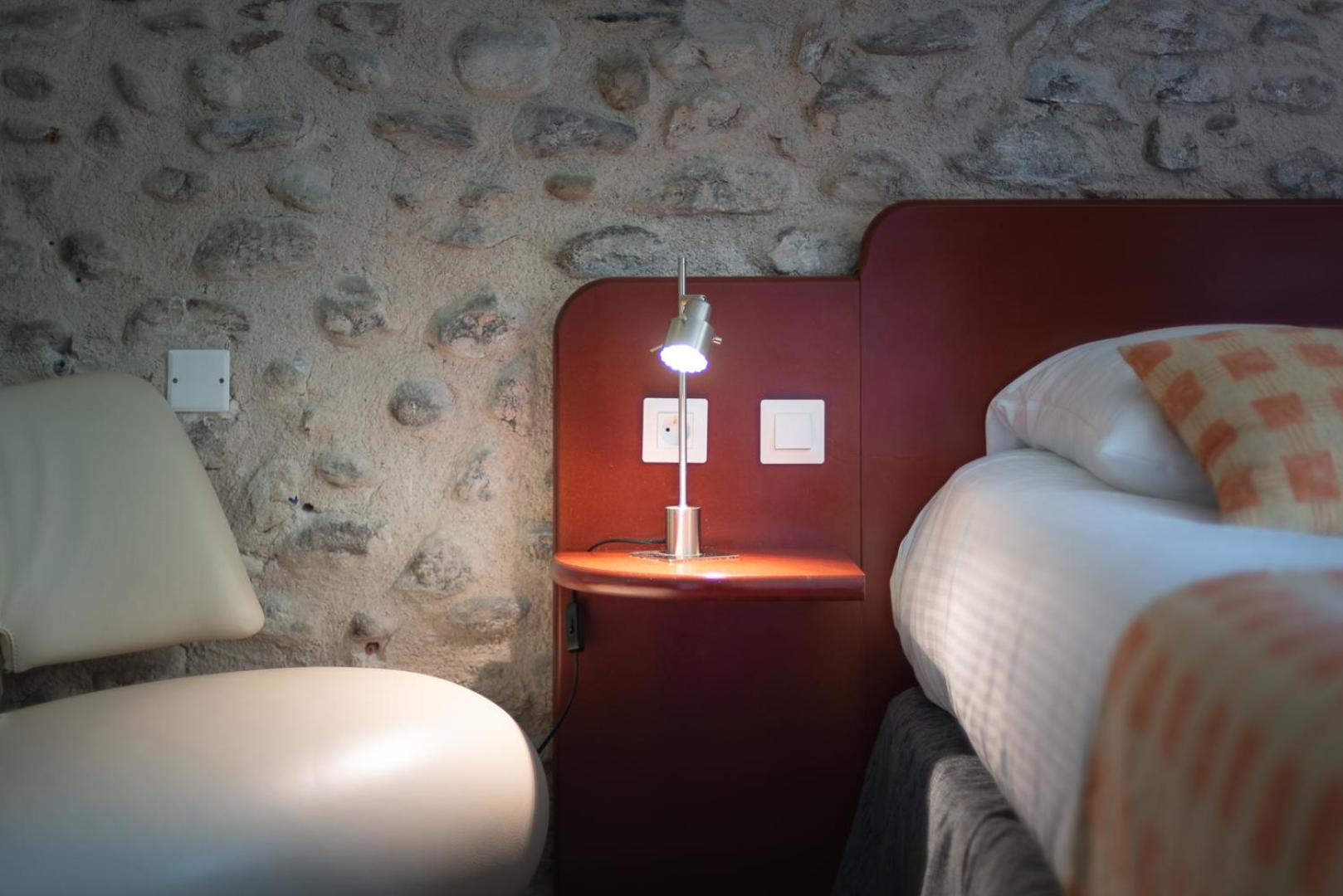 Double Room - Photo 8