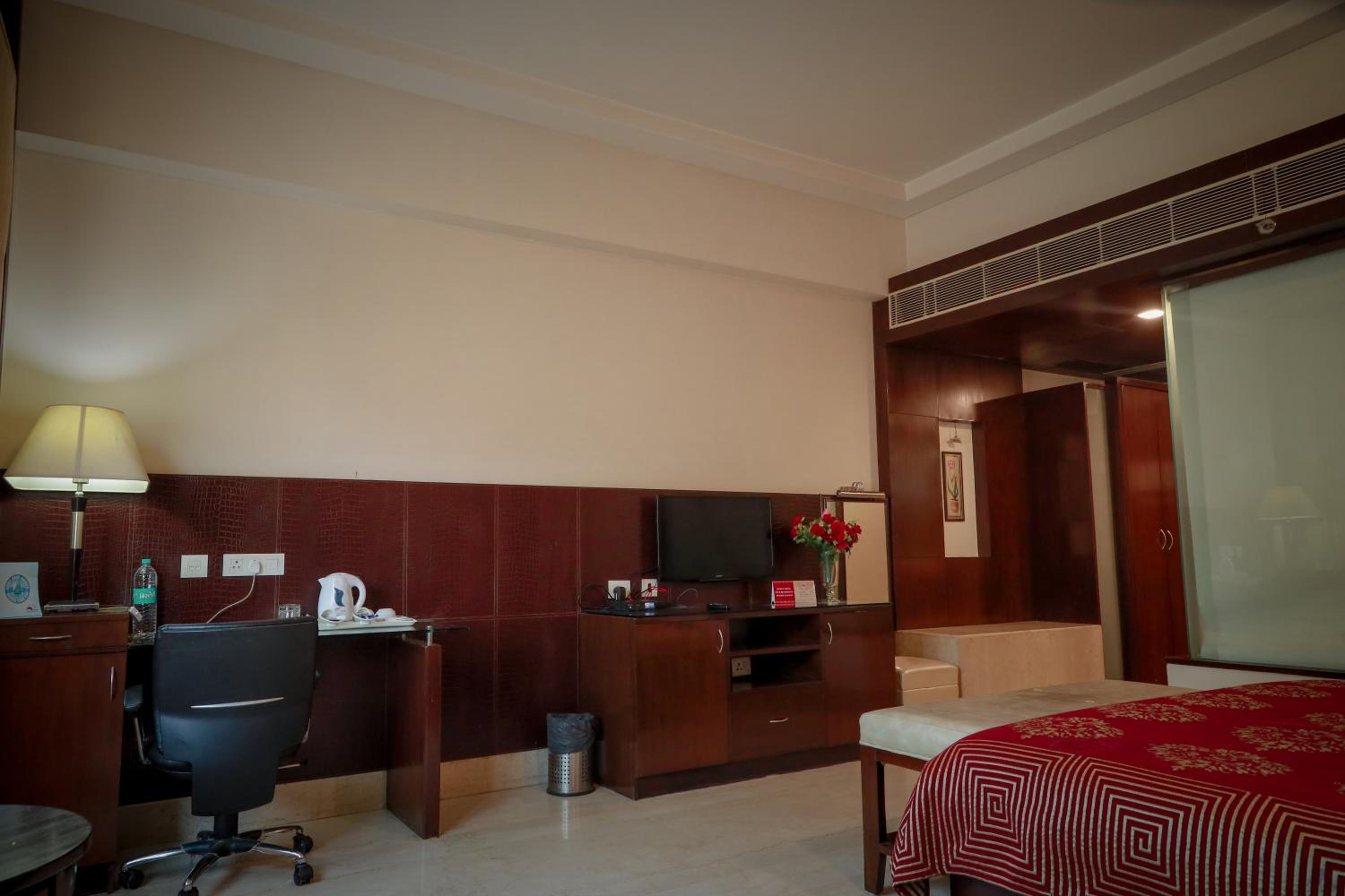 Deluxe Double Room - Photo 13