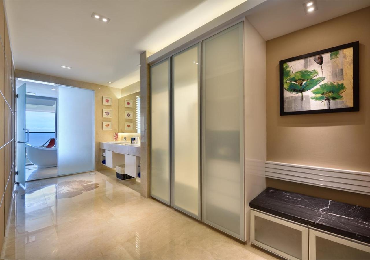 Premium Pool Suite photo 2