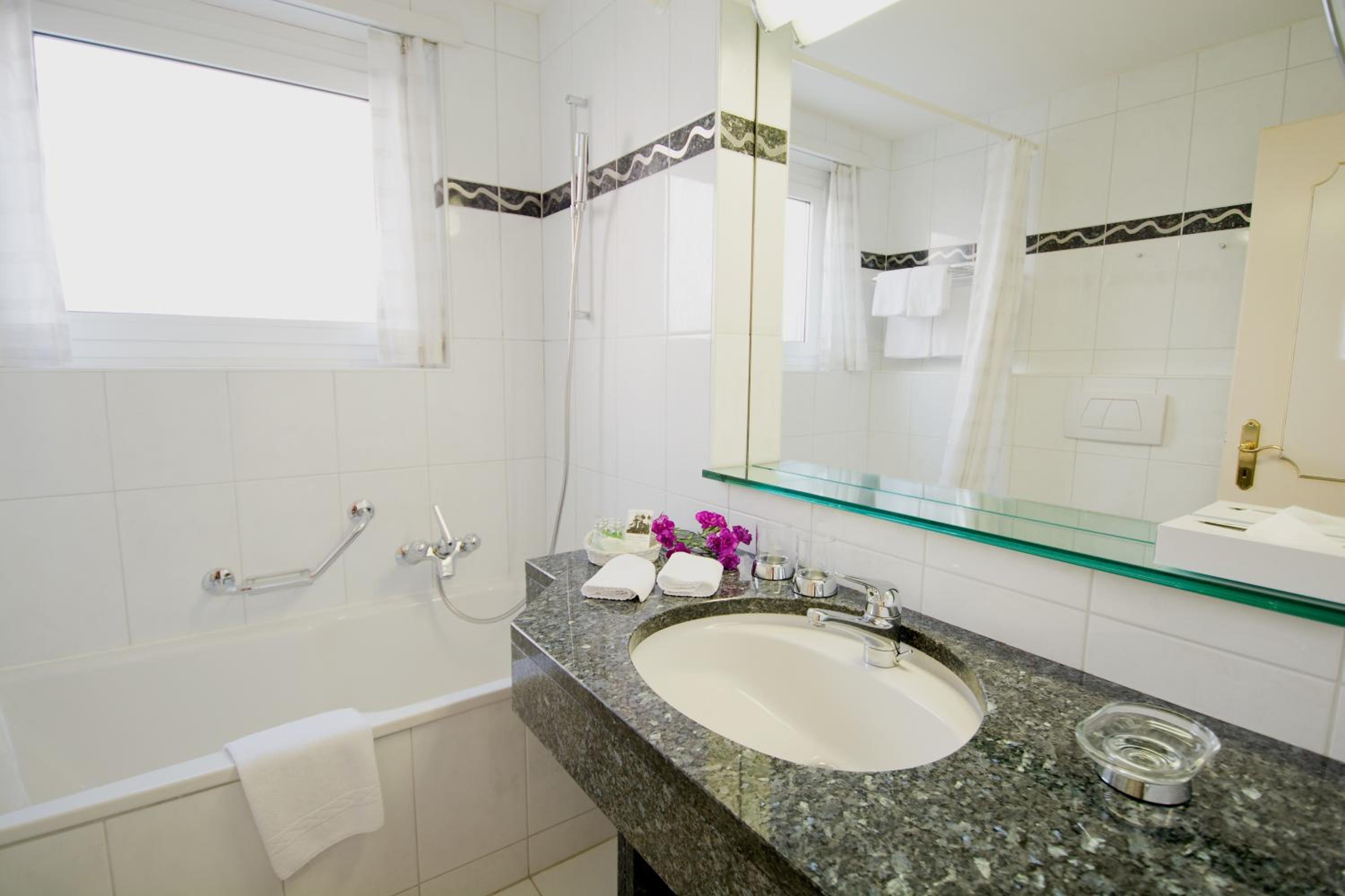 Standard Double Room - Photo 3