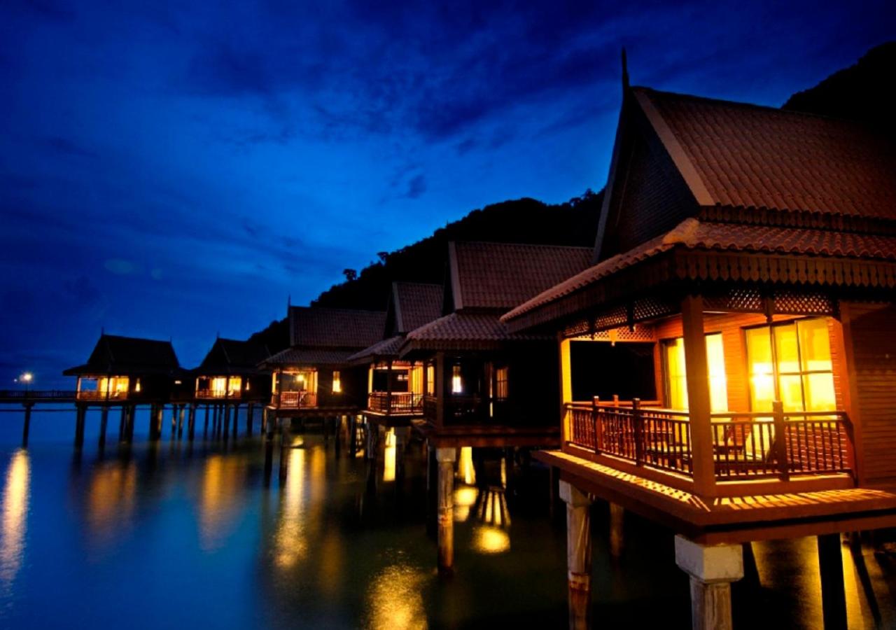 Premier Chalet On Water - Photo 7