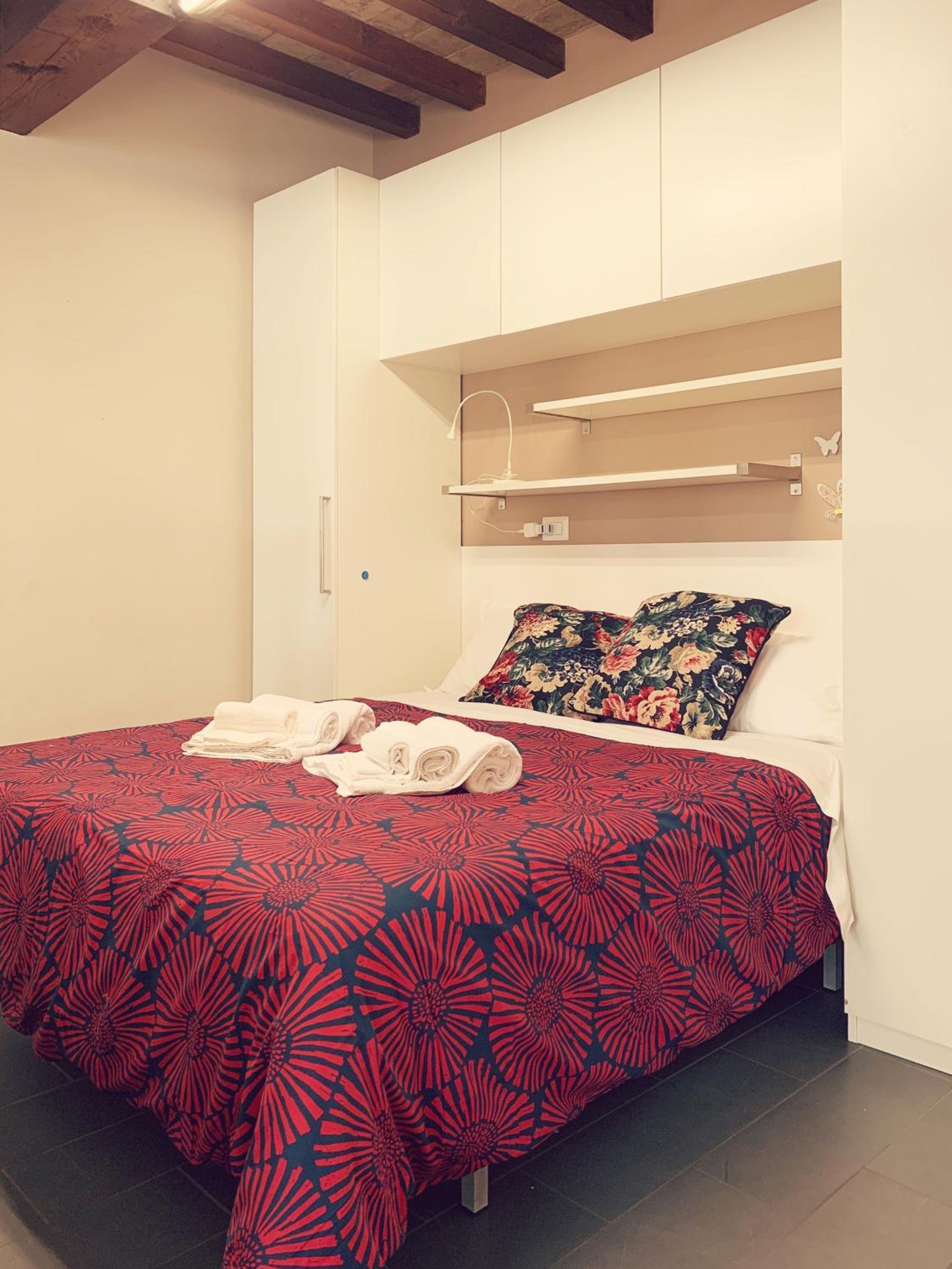 Studio Apartment - Photo 11