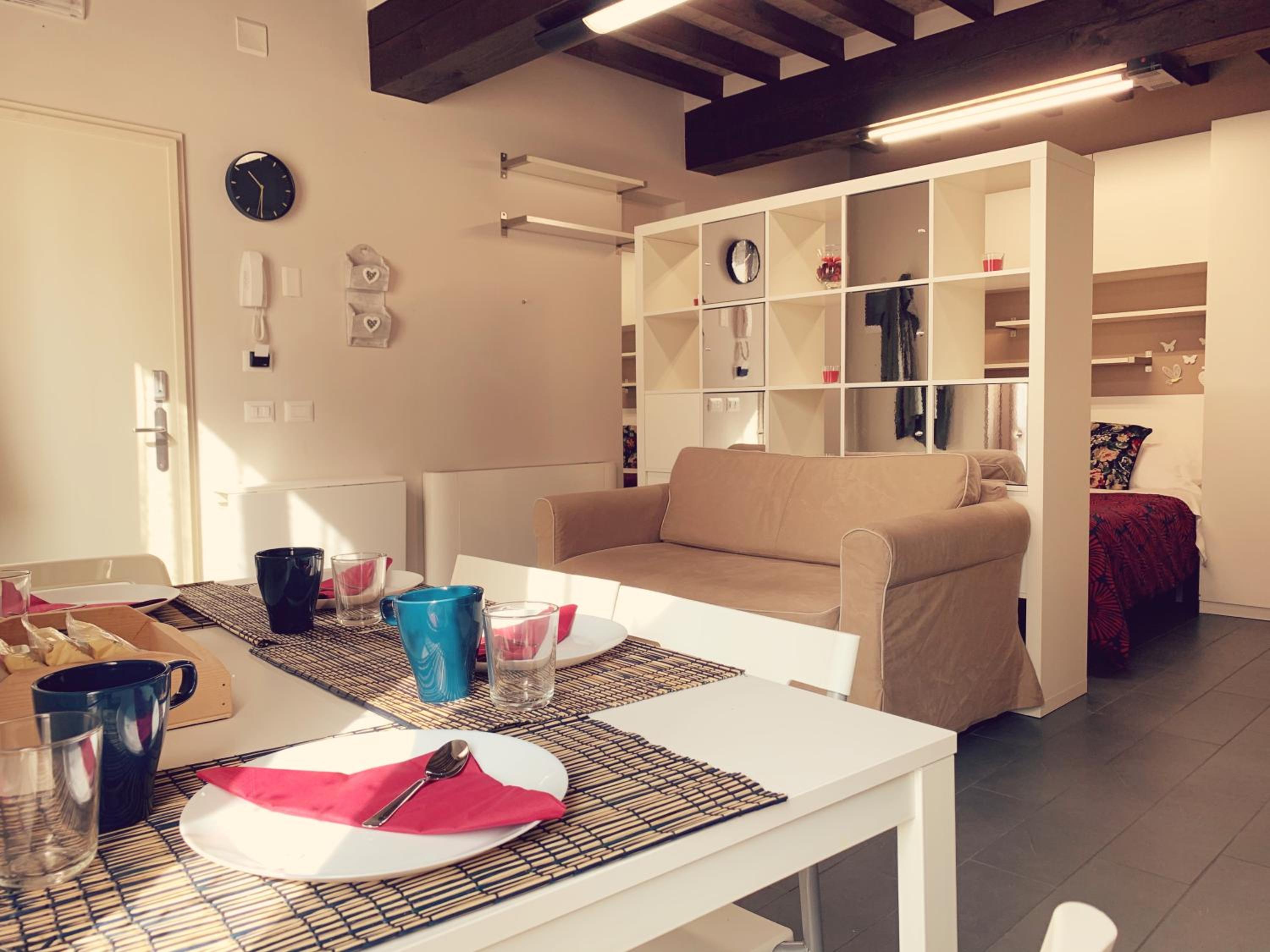 Studio Apartment - Photo 1