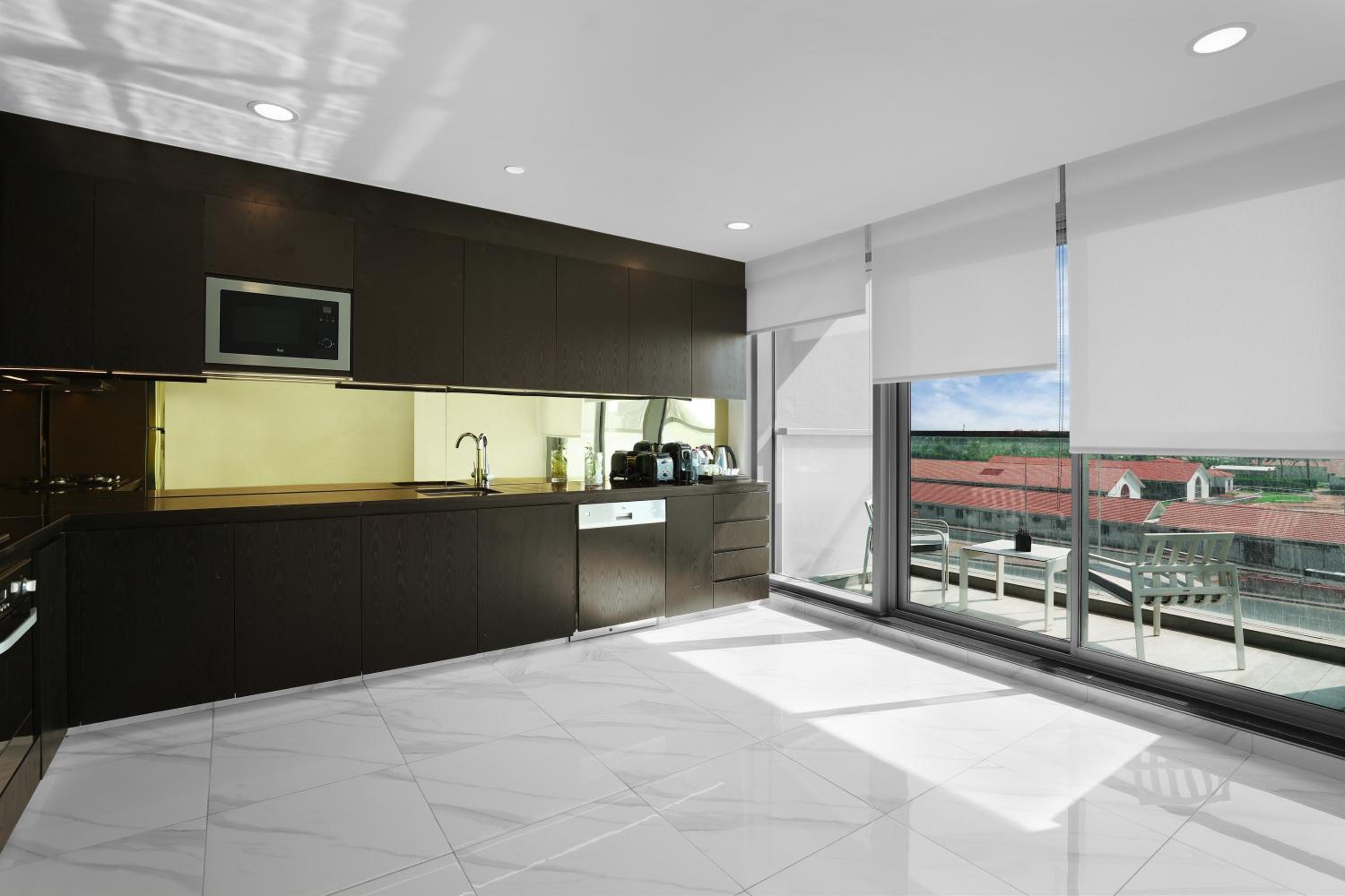 Duplex Apartment with Free Beach and Mall Shuttle