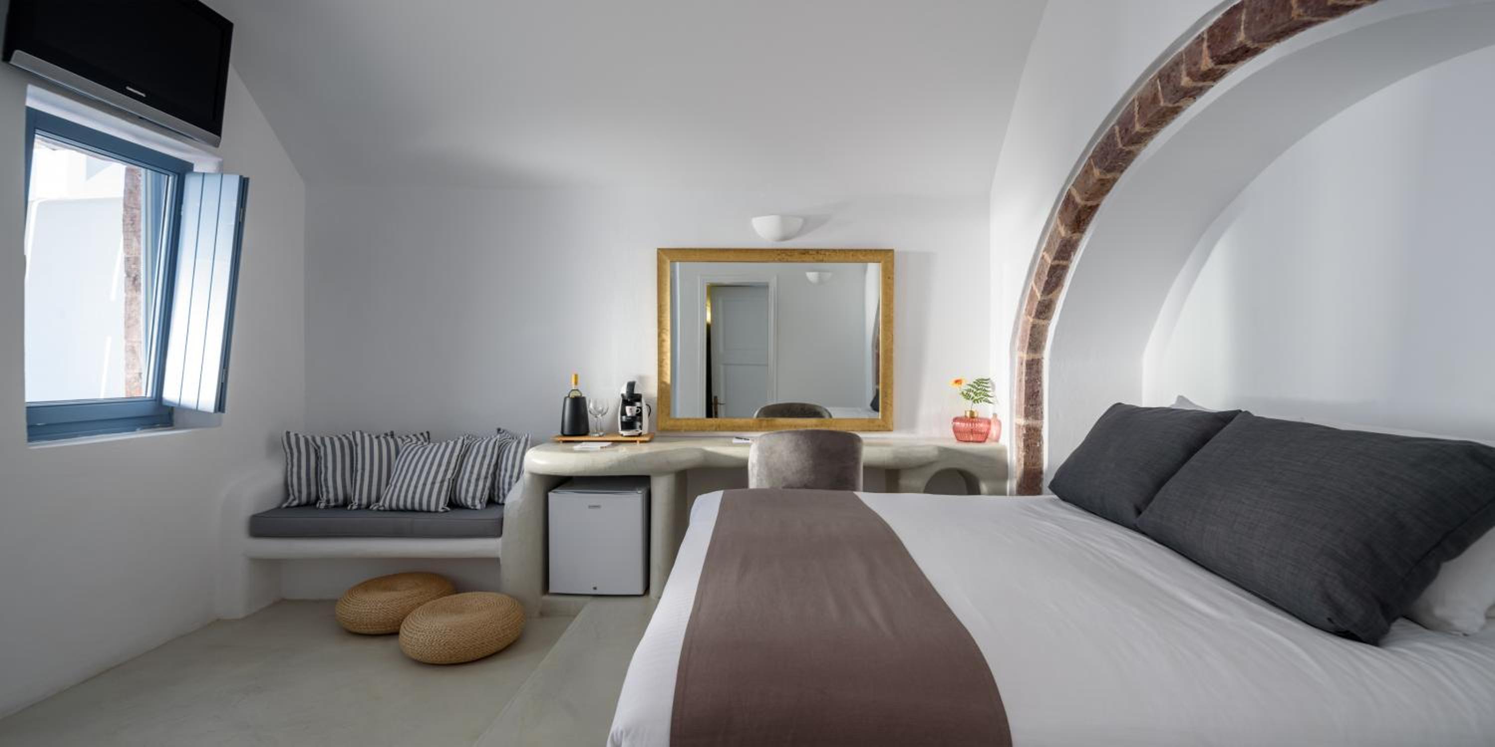 Junior Suite with Hot Tub - Photo 4