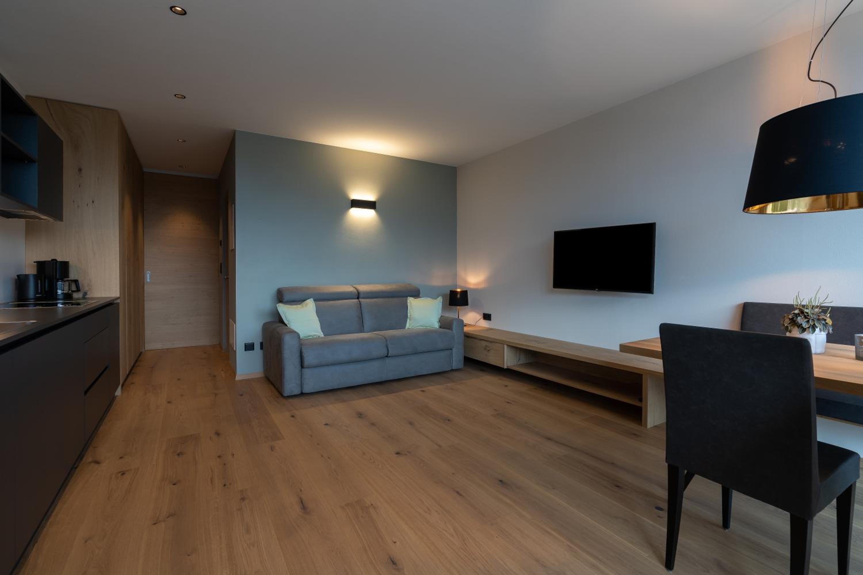 One-Bedroom Apartment photo 2