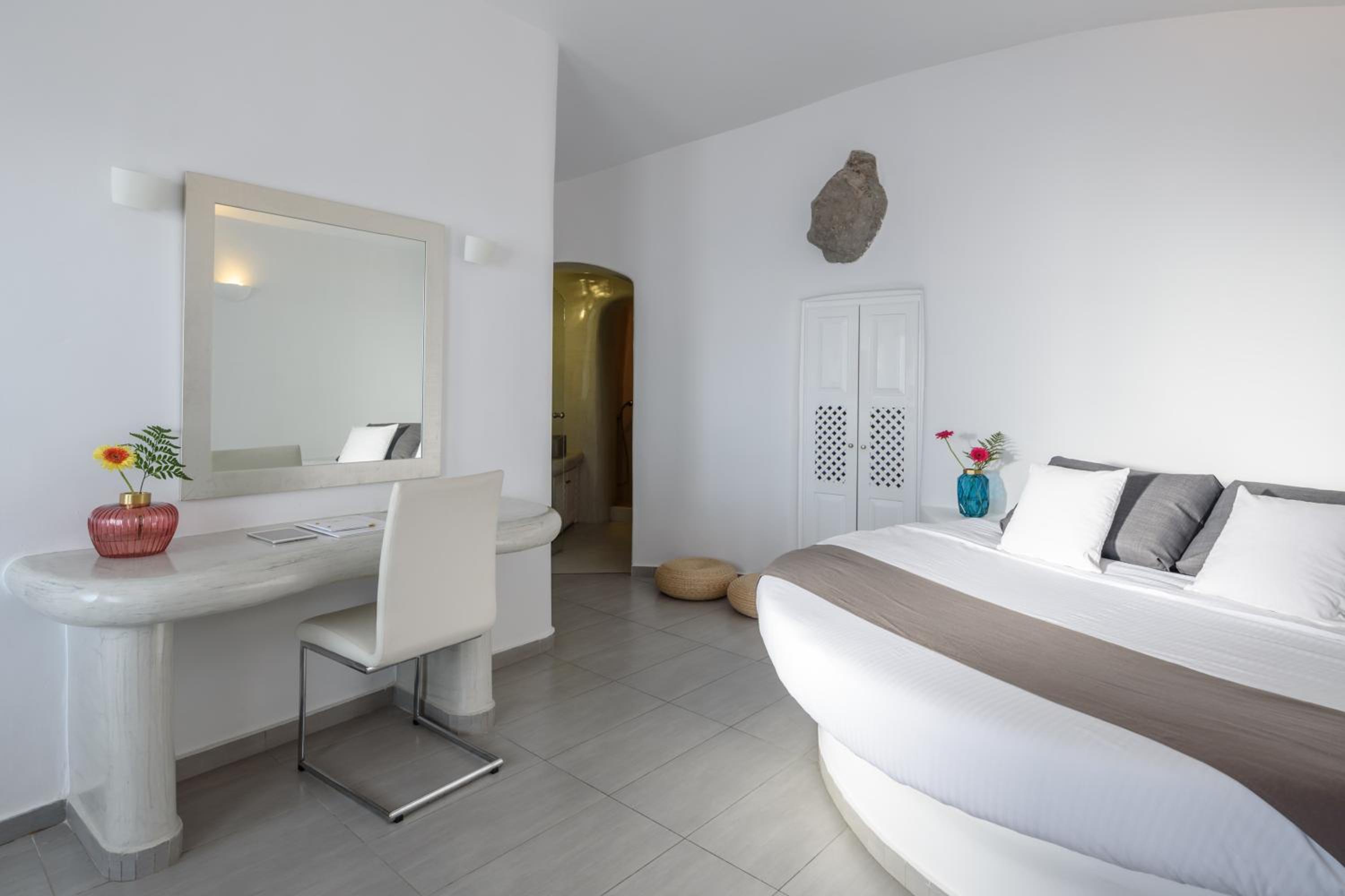 Honeymoon Suite with Hot Tub - Photo 1