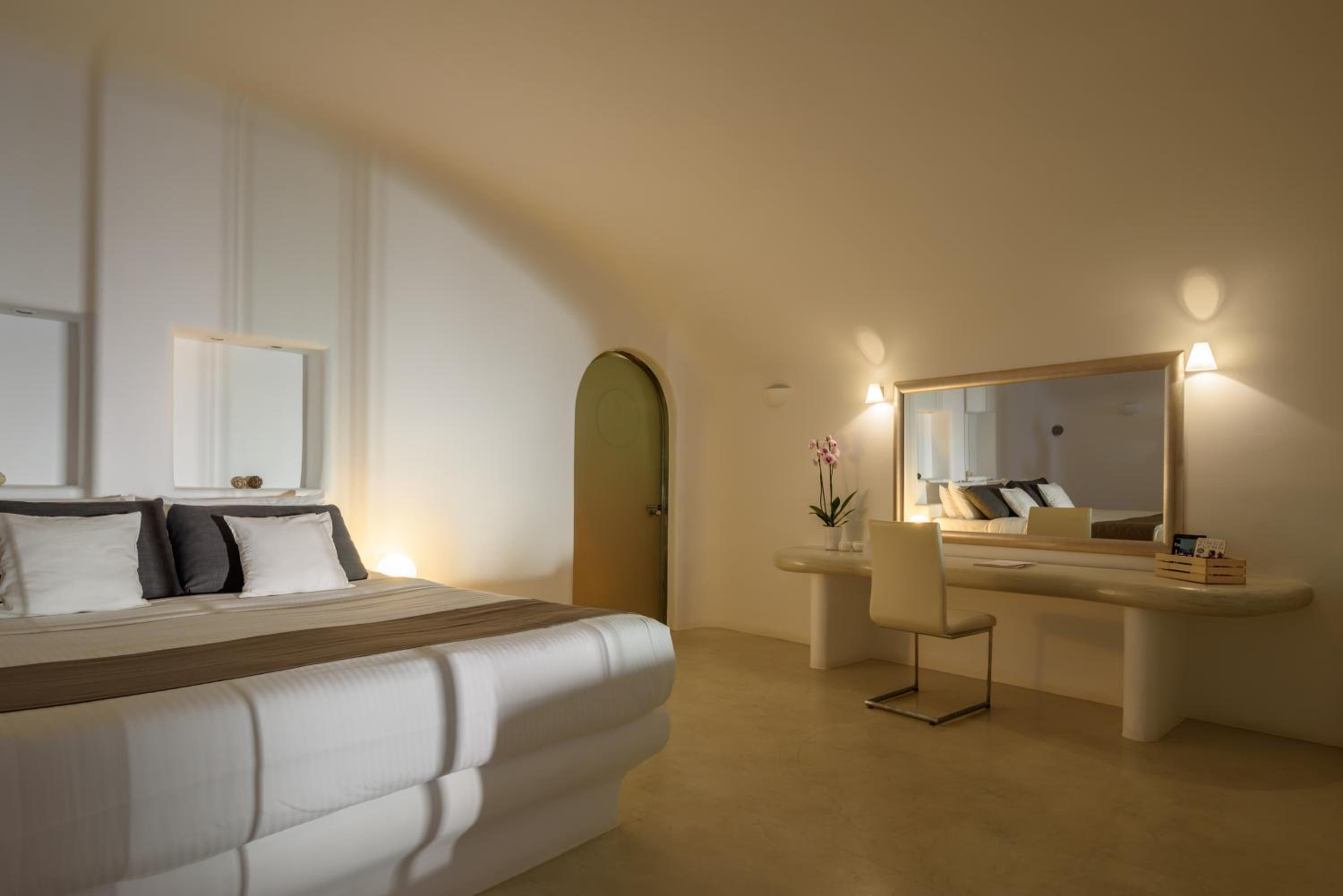 Suite with Plunge Pool and Spa Bath - Photo 10