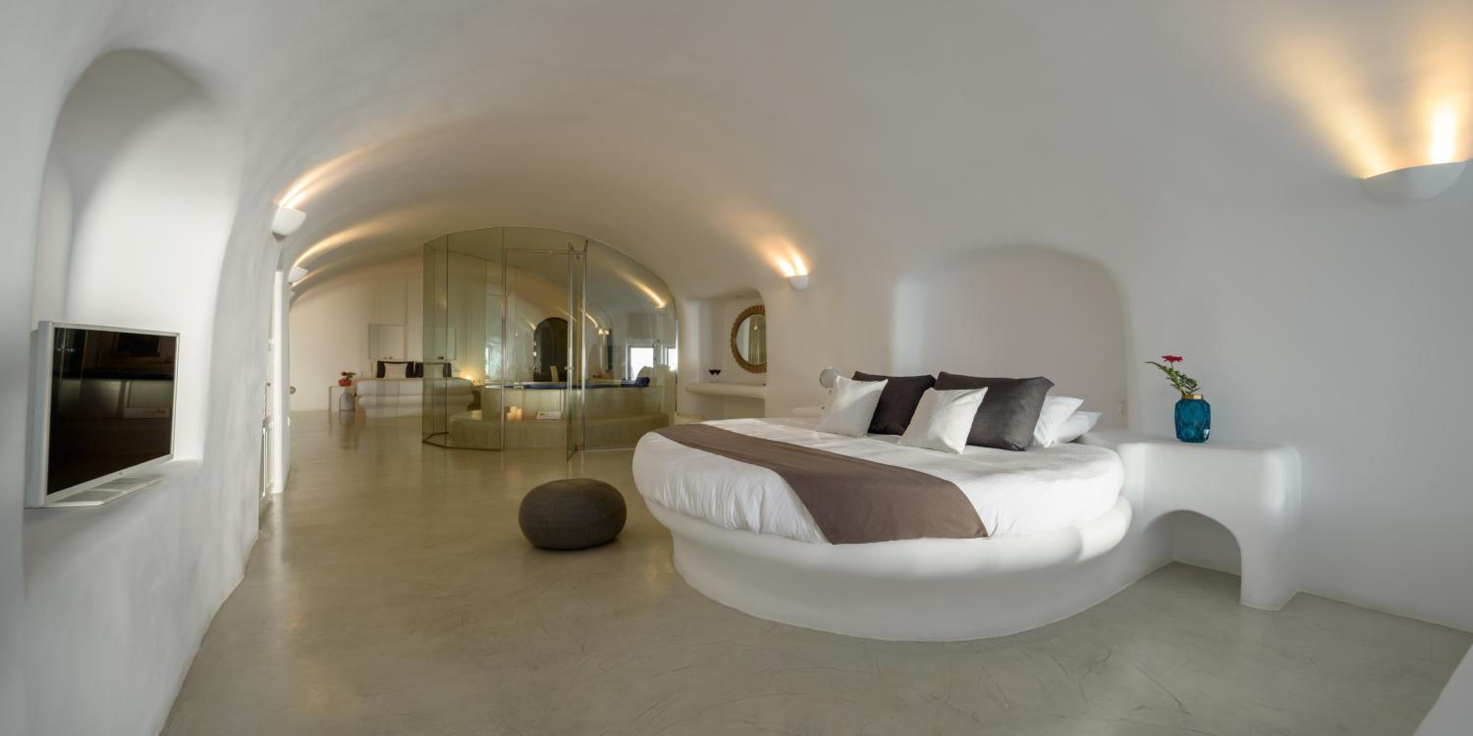 Suite with Plunge Pool and Spa Bath - Photo 11