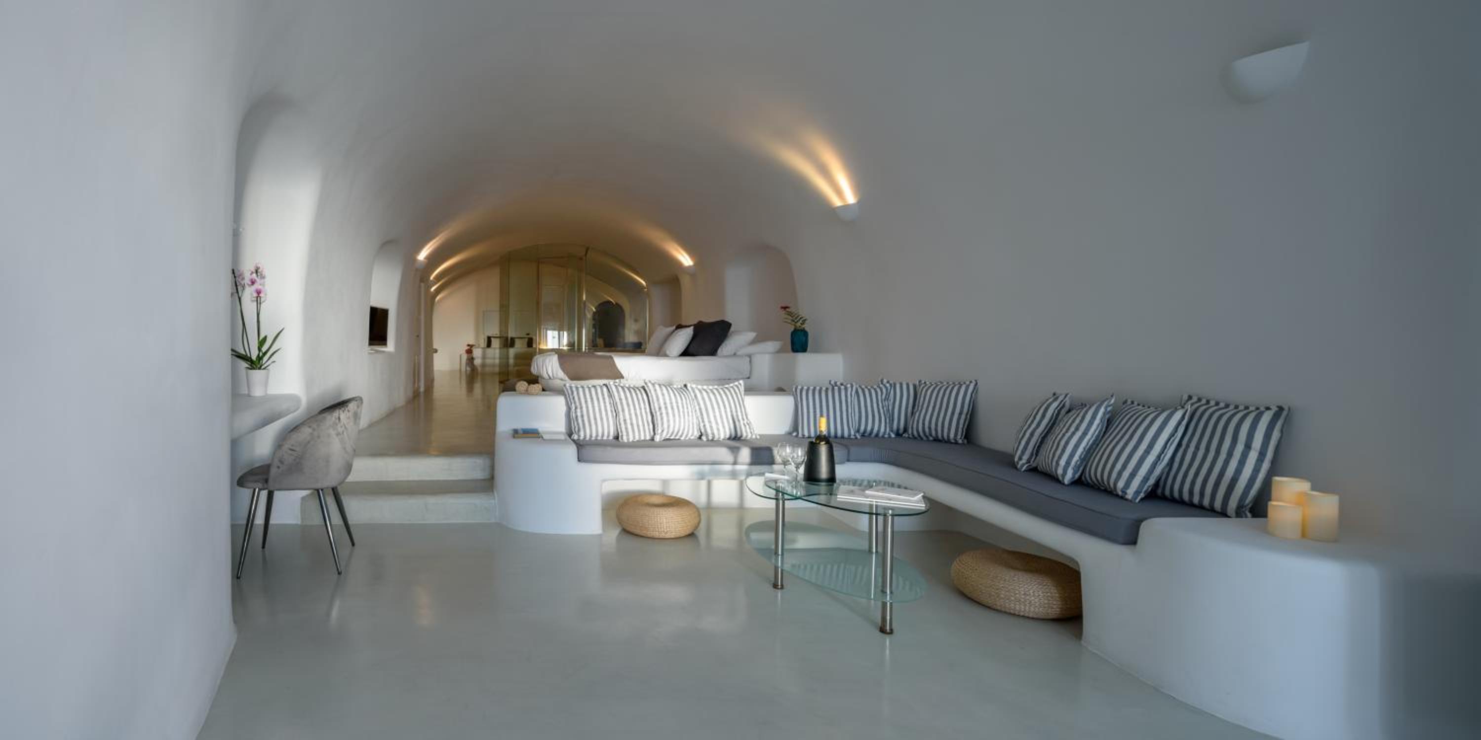 Suite with Plunge Pool and Spa Bath - Photo 8