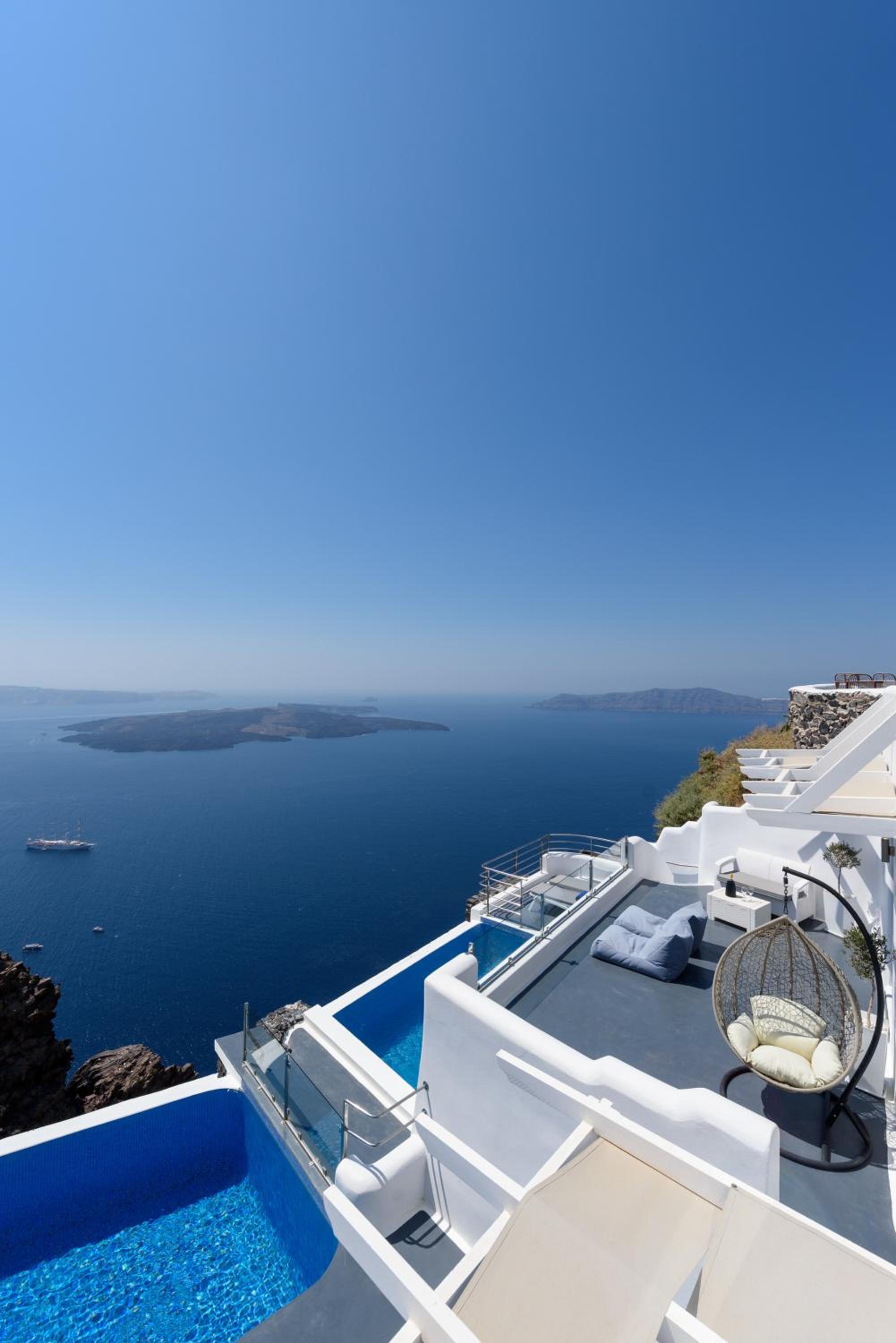 Angels infinity pool suite photo 3