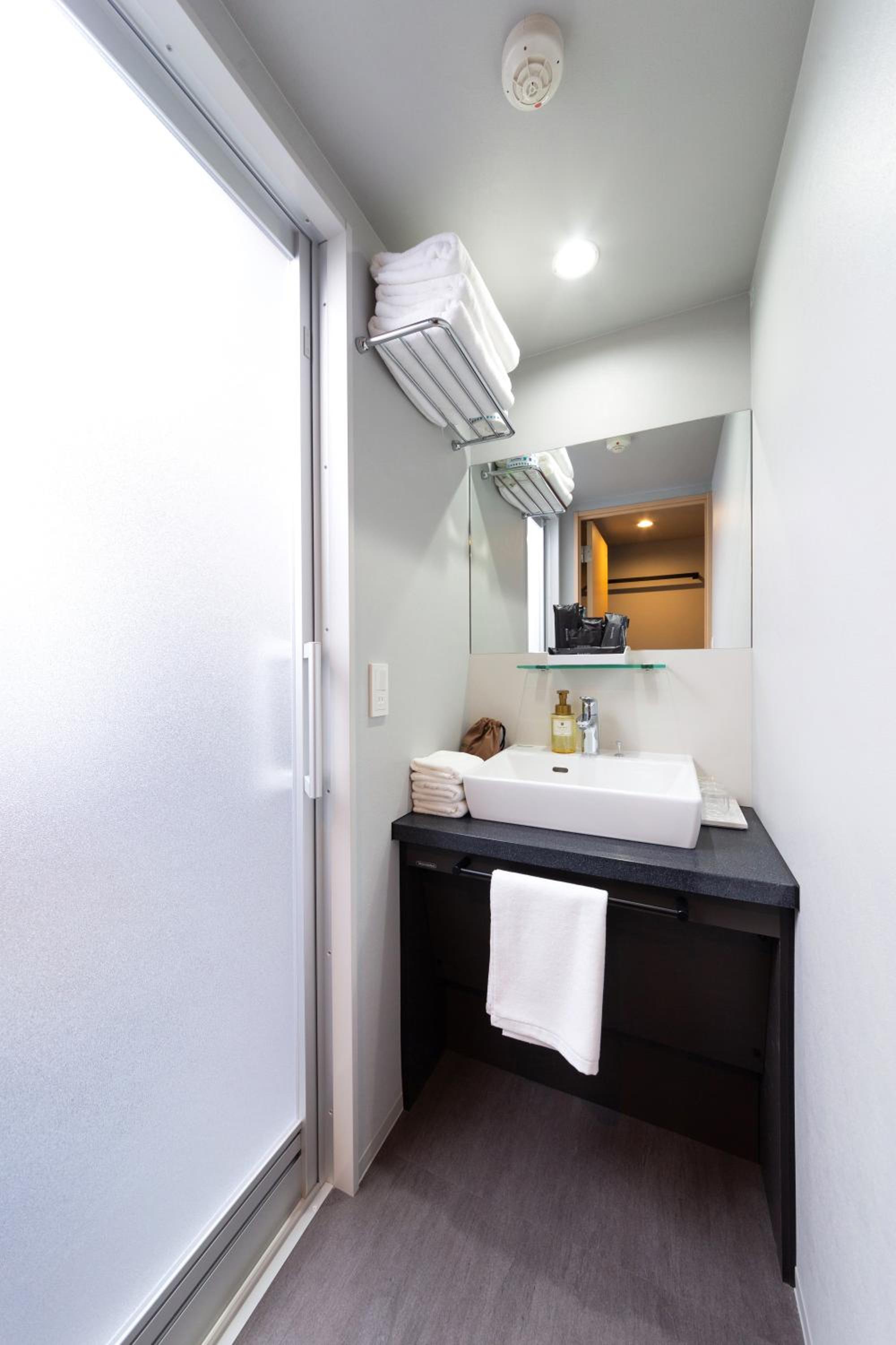 Standard Twin Room - No View - Photo 3