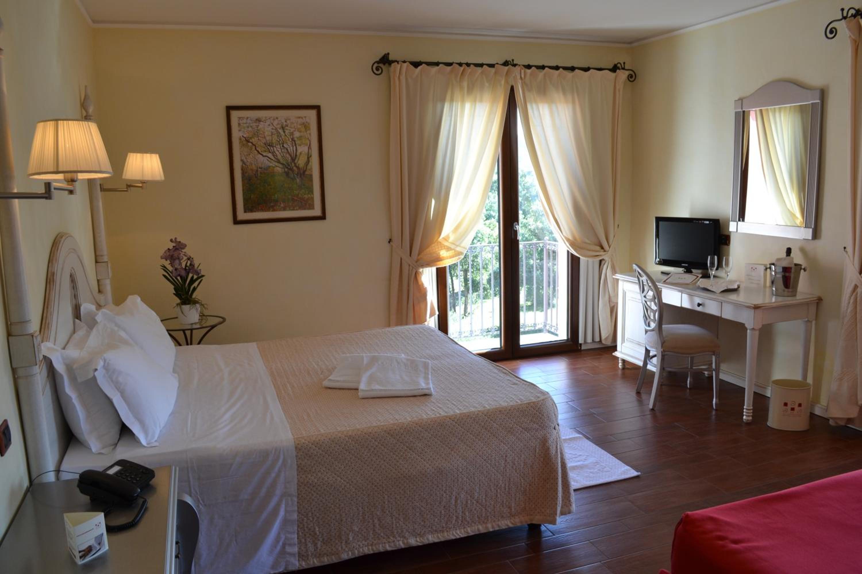 Deluxe Triple Room - Photo 3